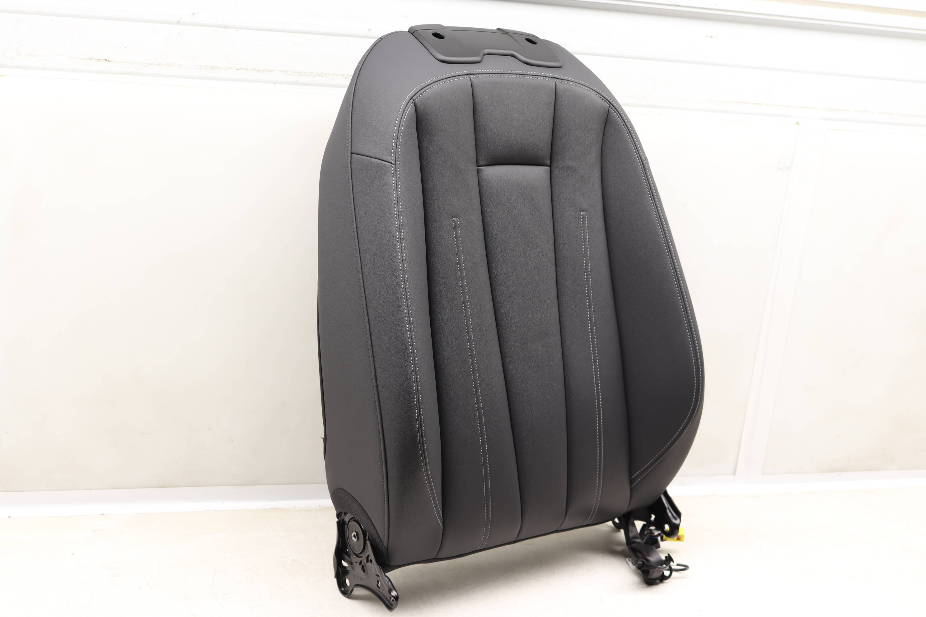 Upper&#x20;Seat&#x20;Backrest&#x20;Cushion&#x20;Assembly&#x20;8W0881805BA