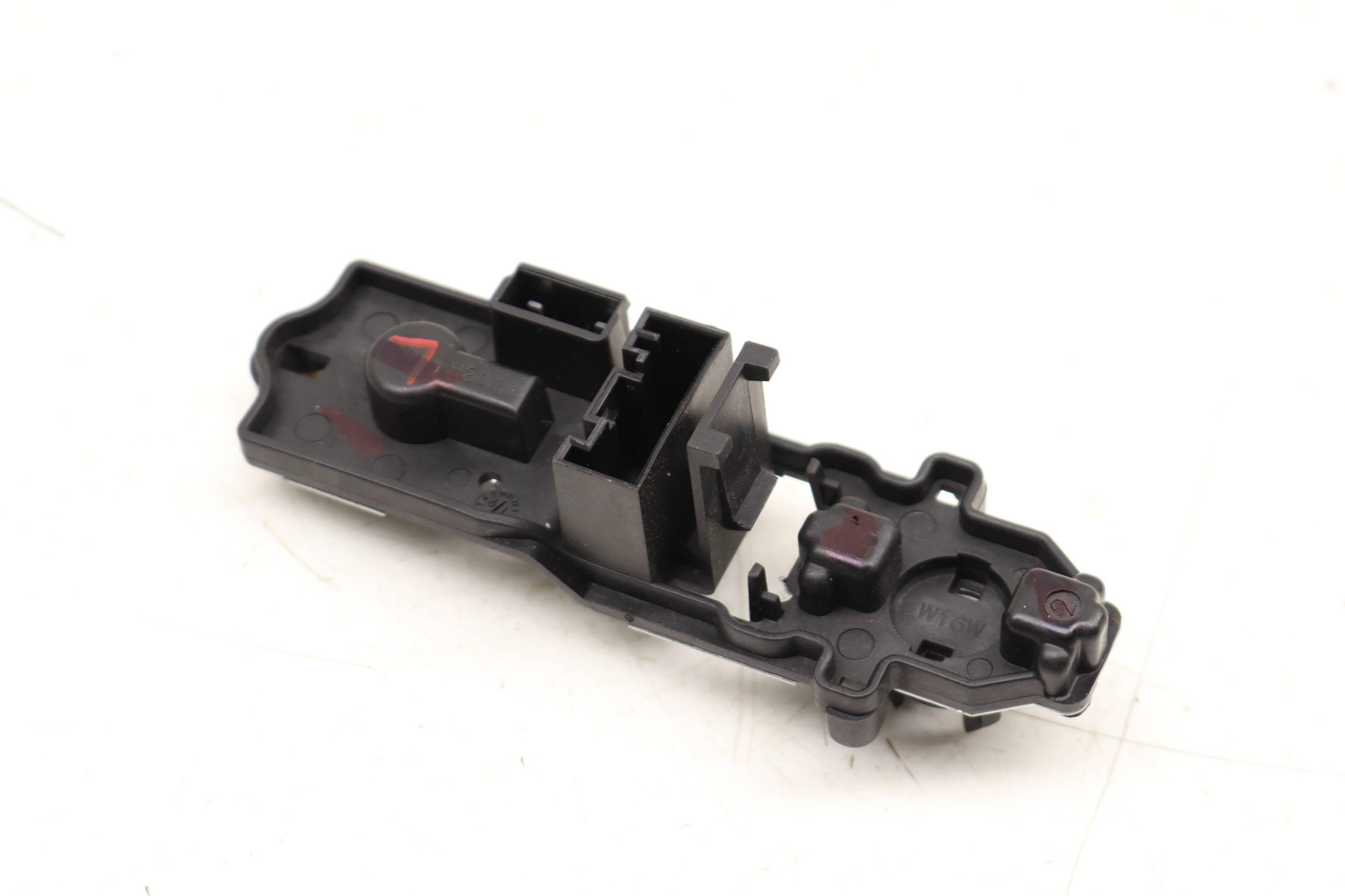 お手頃価格 BMW 63217288199 (X3) Socket / Holder Bulb Light Tail Inner 白色燈