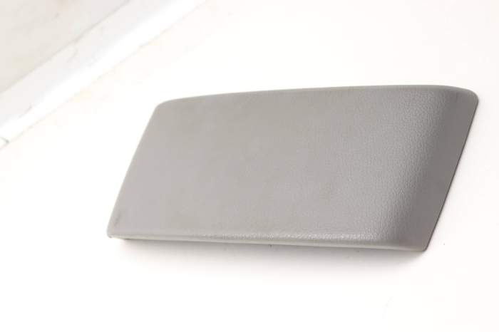 Center Armrest / Arm Rest Cover / Trim 4M0863915 main product photo