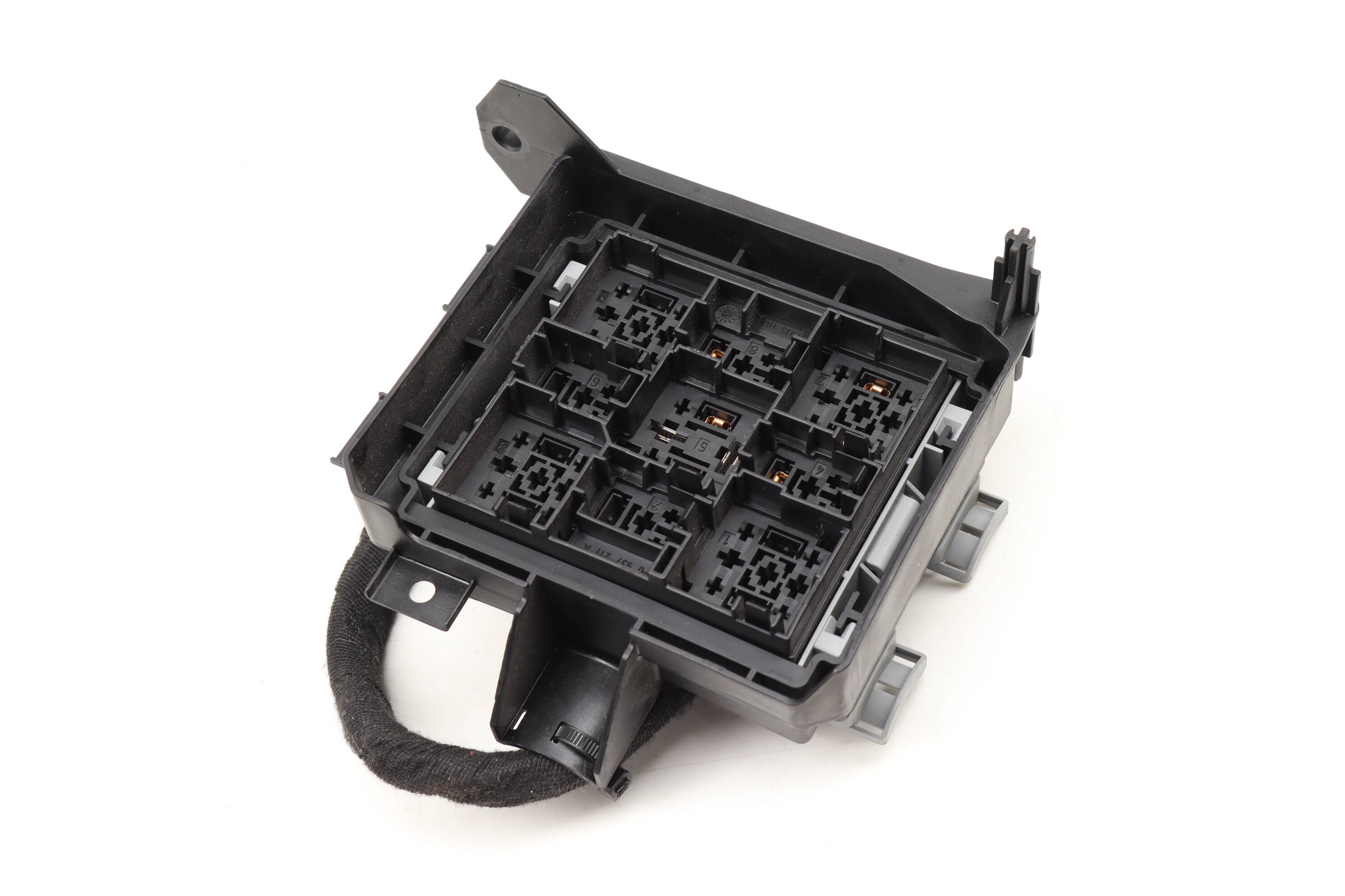 Relay&#x20;Plate&#x20;&#x2F;&#x20;Holder&#x20;W&#x2F;&#x20;Bracket&#x20;7P0937149&#x20;95861014900