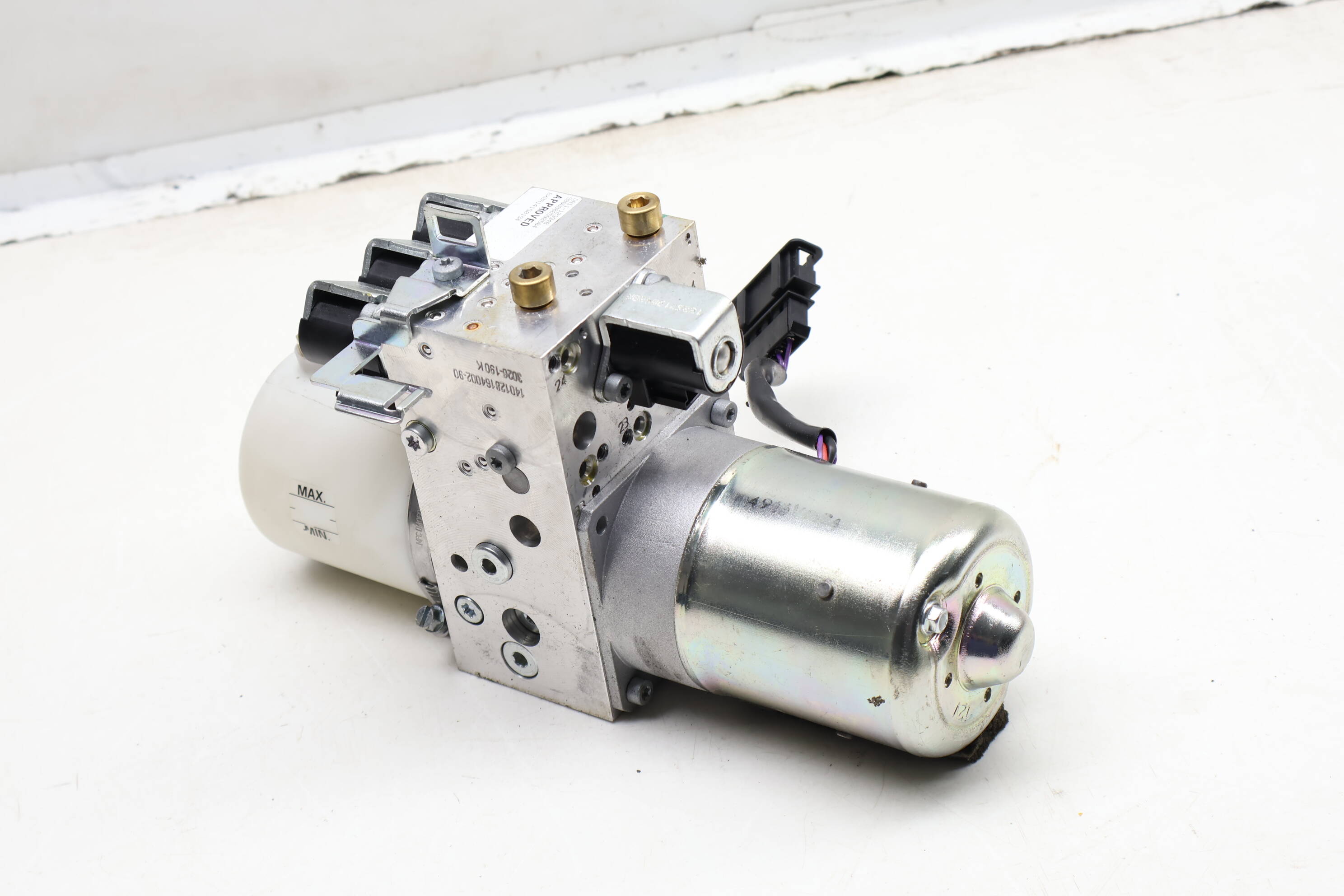 BMW Convertible Top Hydraulic Pump / Motor (Z4) 54377309634 BMW Convertible Top Hydraulic Pump / Motor (Z4) 54377309634