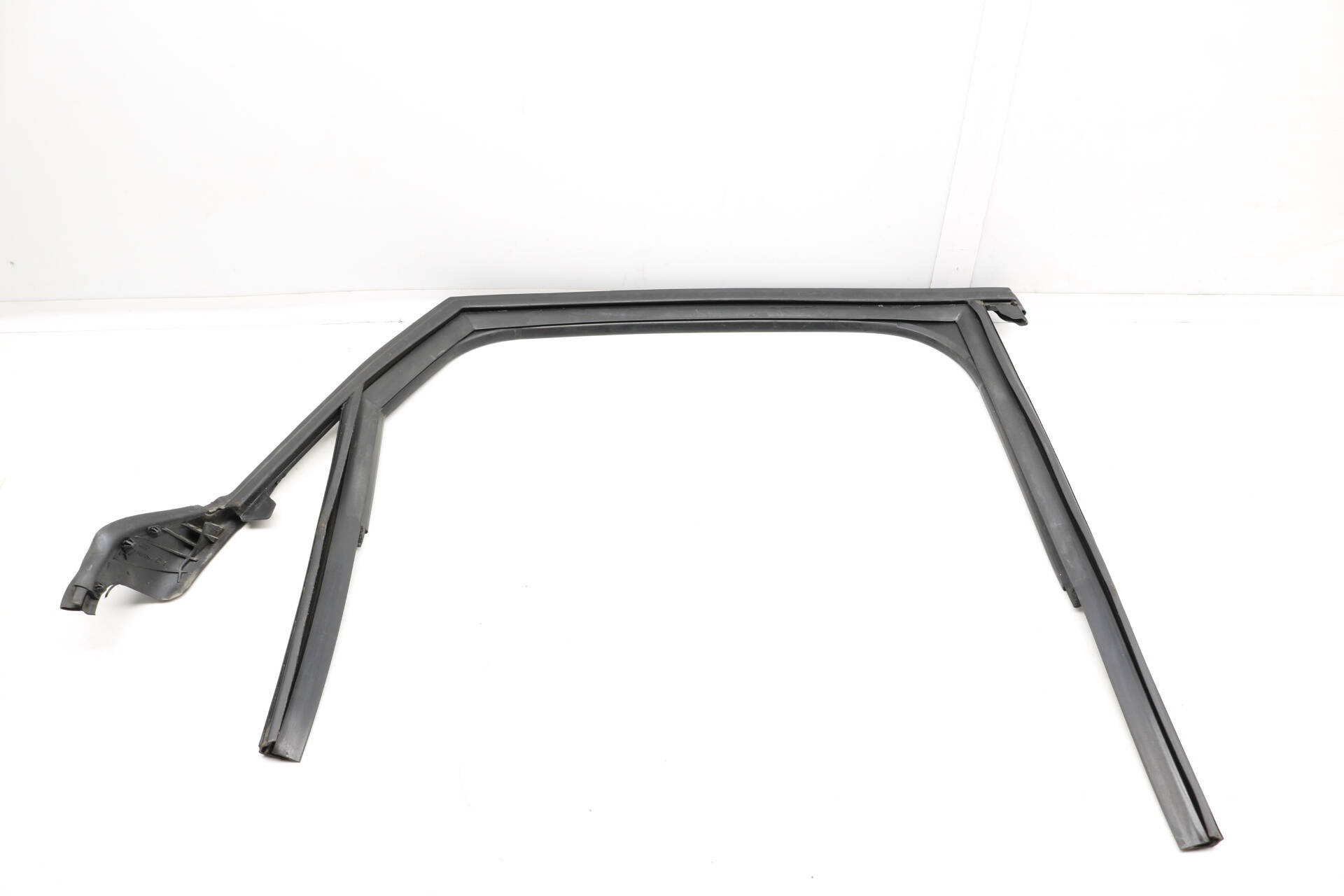 Upper Door Window Seal / Weather Stripping 4G5839440C