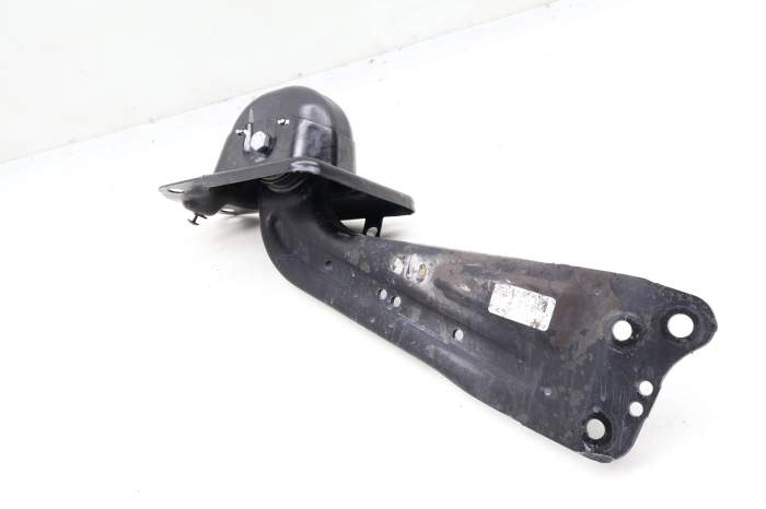 Lower Control / Trailing Arm 3QF505223B main product photo