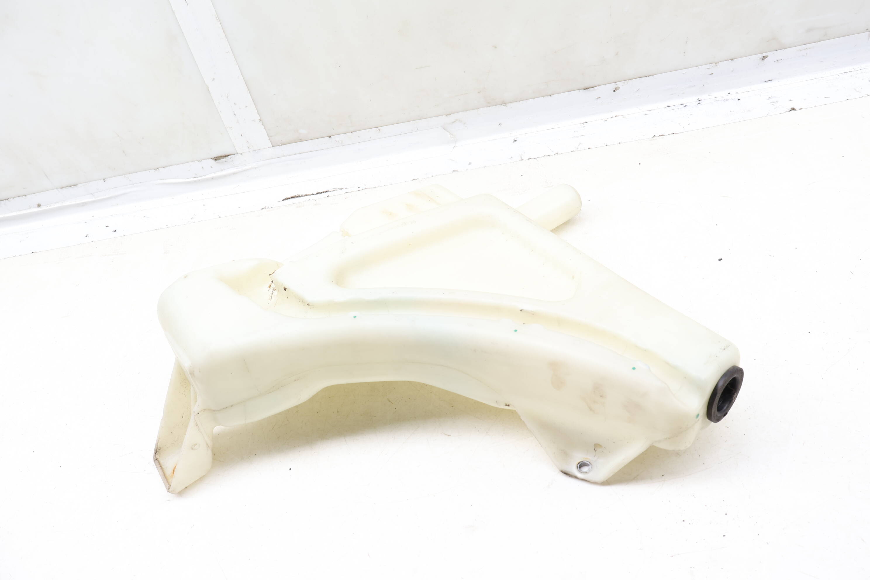 Windshield Washer Reservoir / Tank 4L0955453D