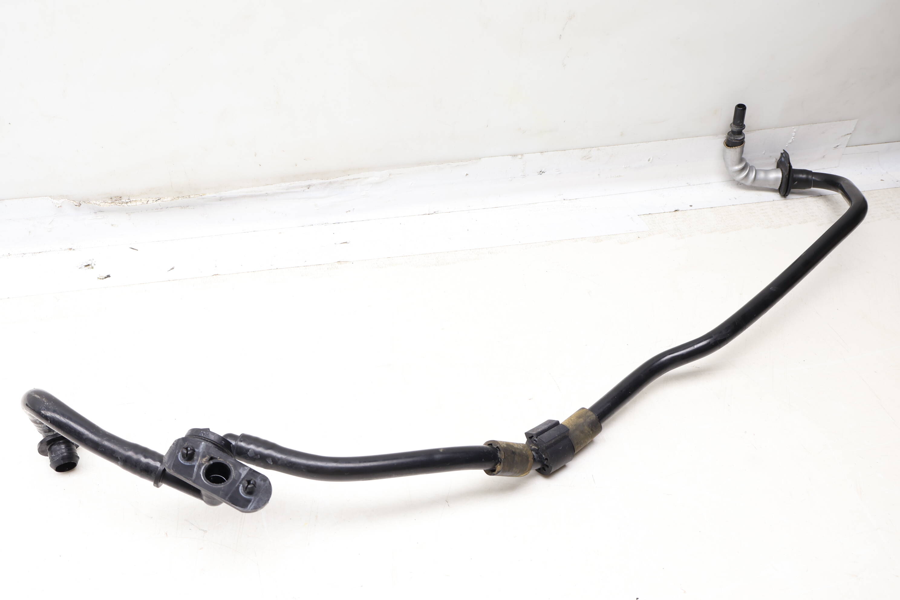 Brake Booster Vacuum Line / Tube 7P0611932AP 95835557702