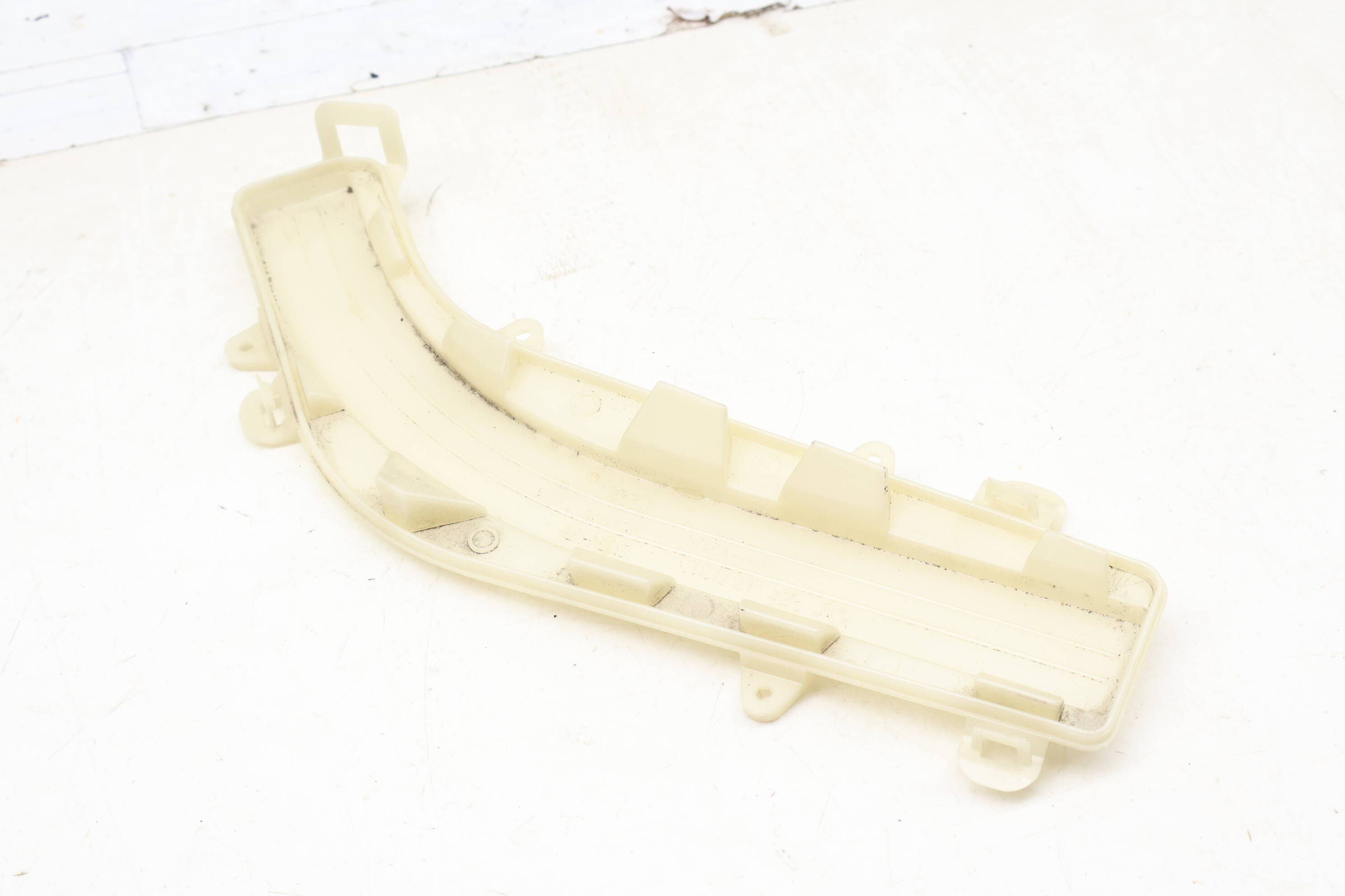 Cabin Air Filter Cover 4M1819422 PAB81942200