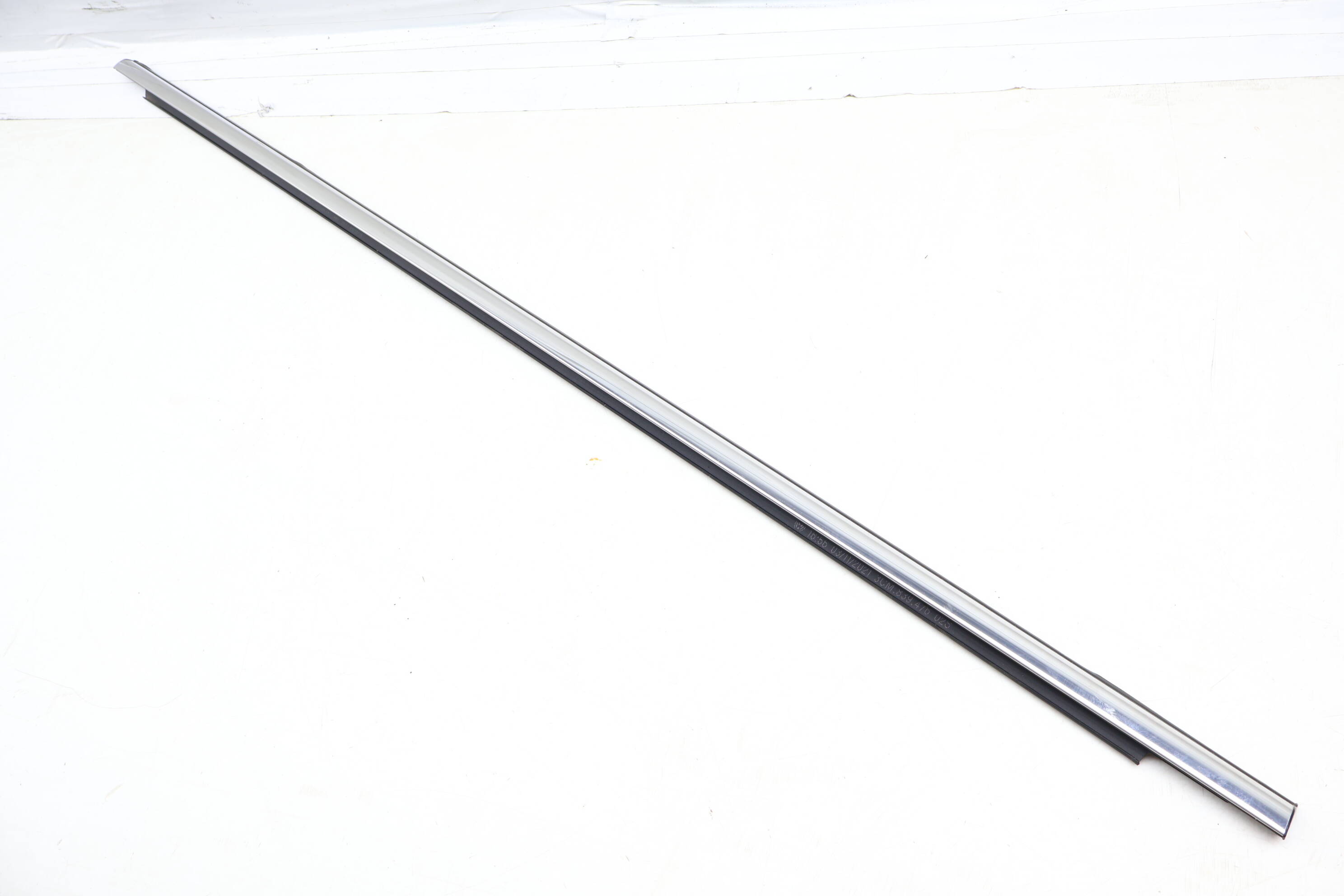 Outer&#x20;Door&#x20;Window&#x20;Slot&#x20;Seal&#x20;&#x2F;&#x20;Trim&#x20;3CM839476