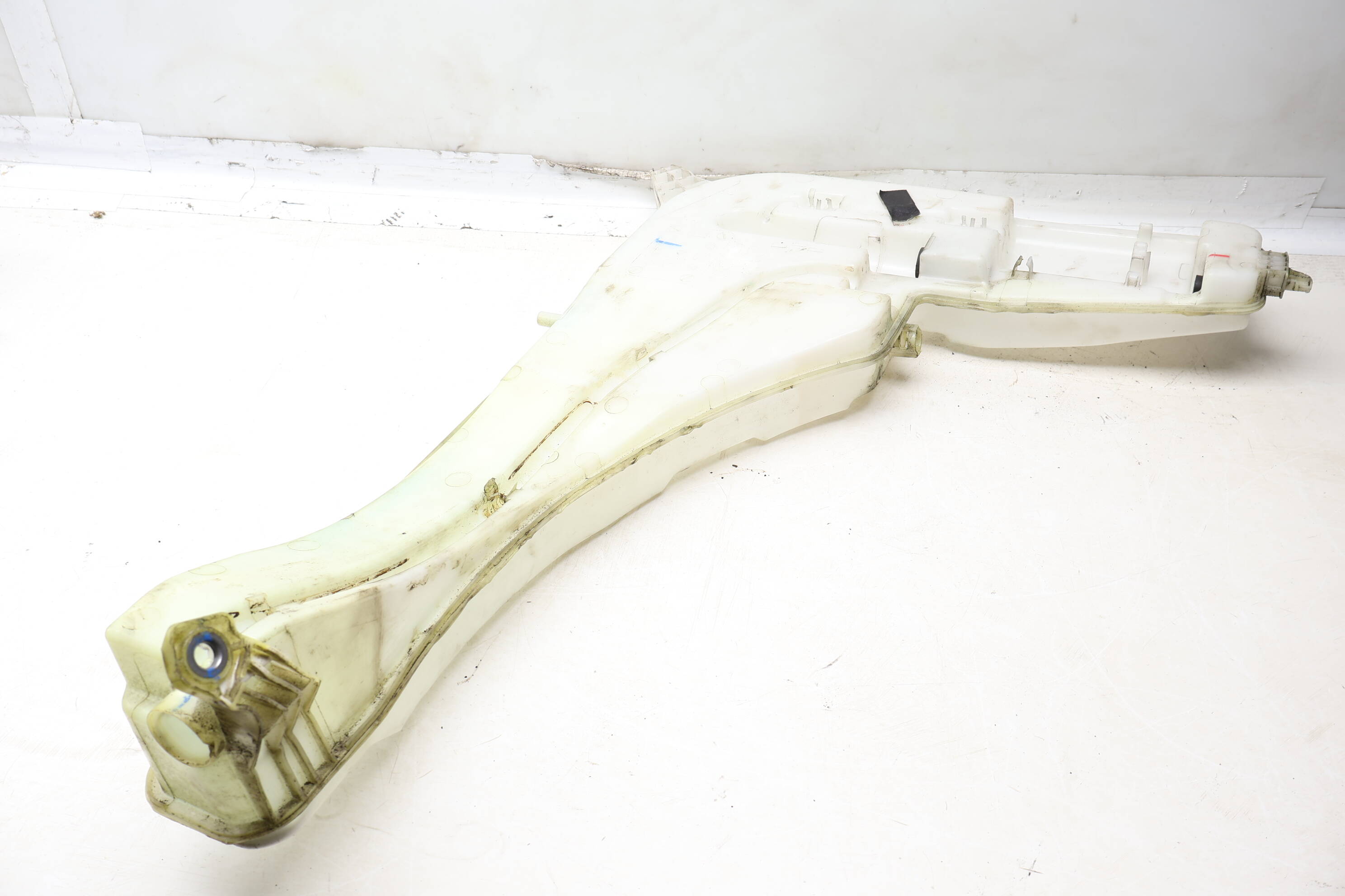 Windshield Washer Reservoir / Tank 61667359184