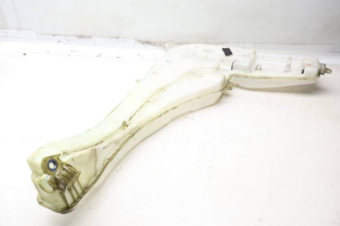 Windshield Washer Reservoir / Tank 61667359184 main product photo