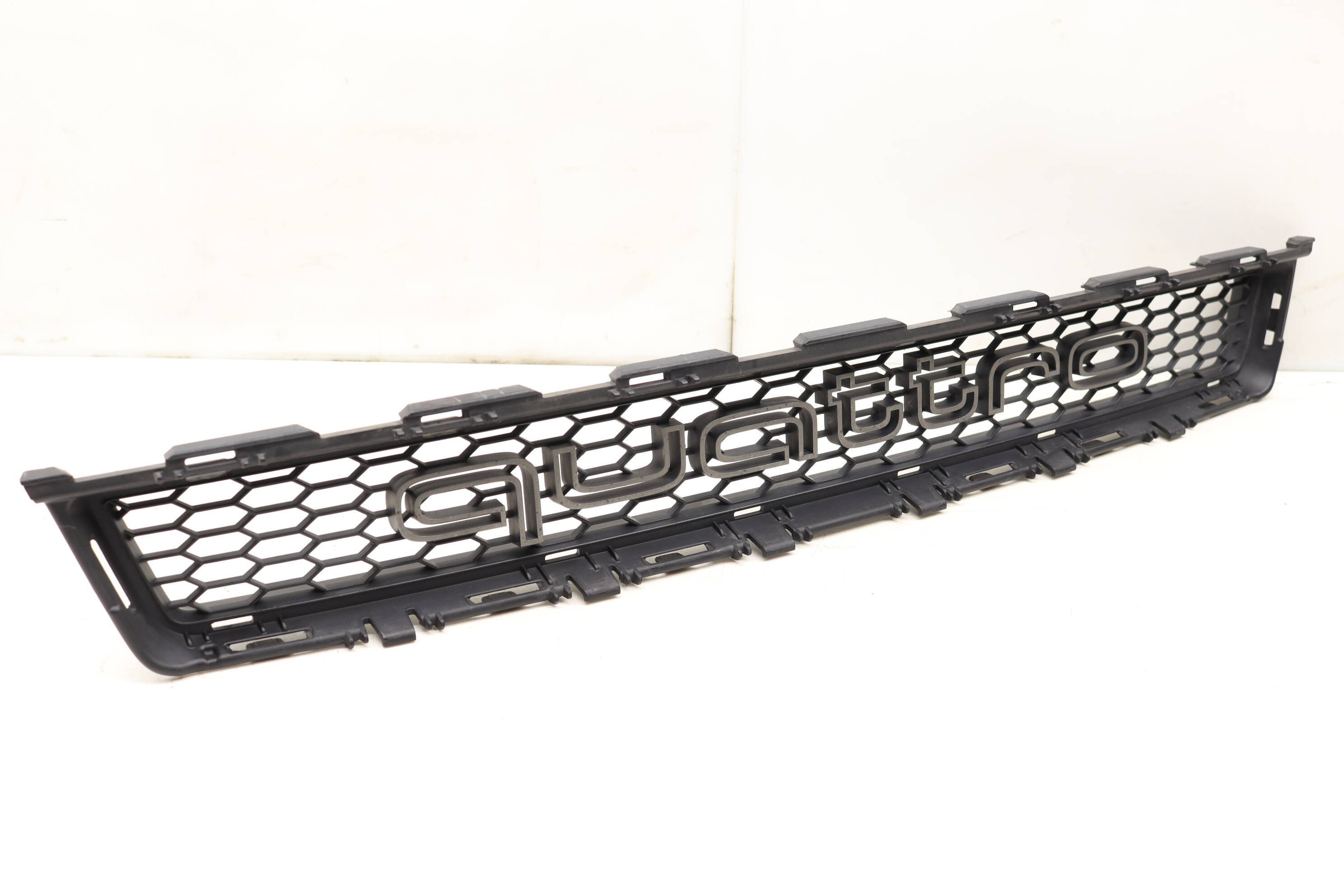 Audi Front Lower Center Grille (Quattro) (A7 Quattro) 4G8853667