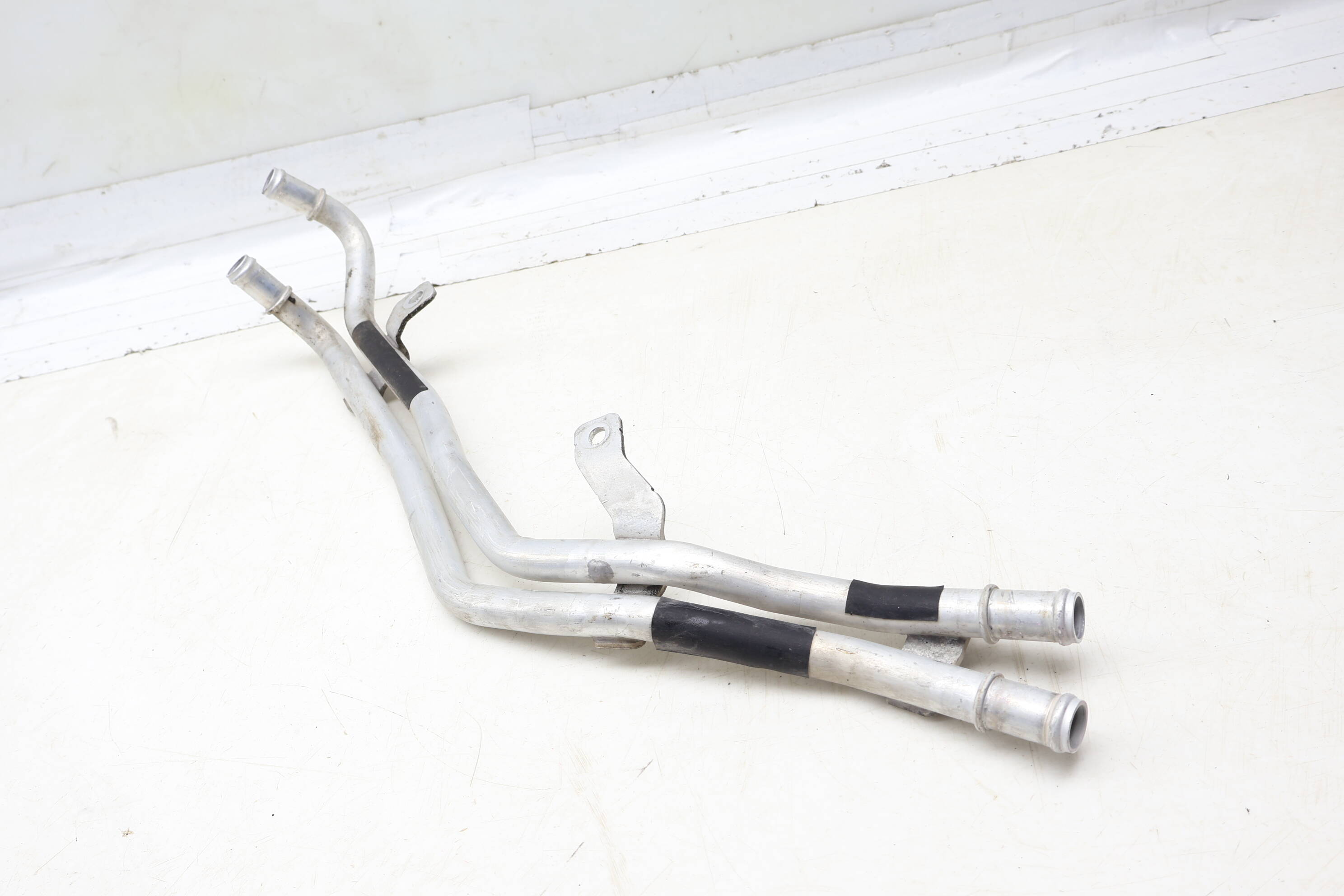 Engine Coolant Pipe / Tube Assembly 4M8121071A