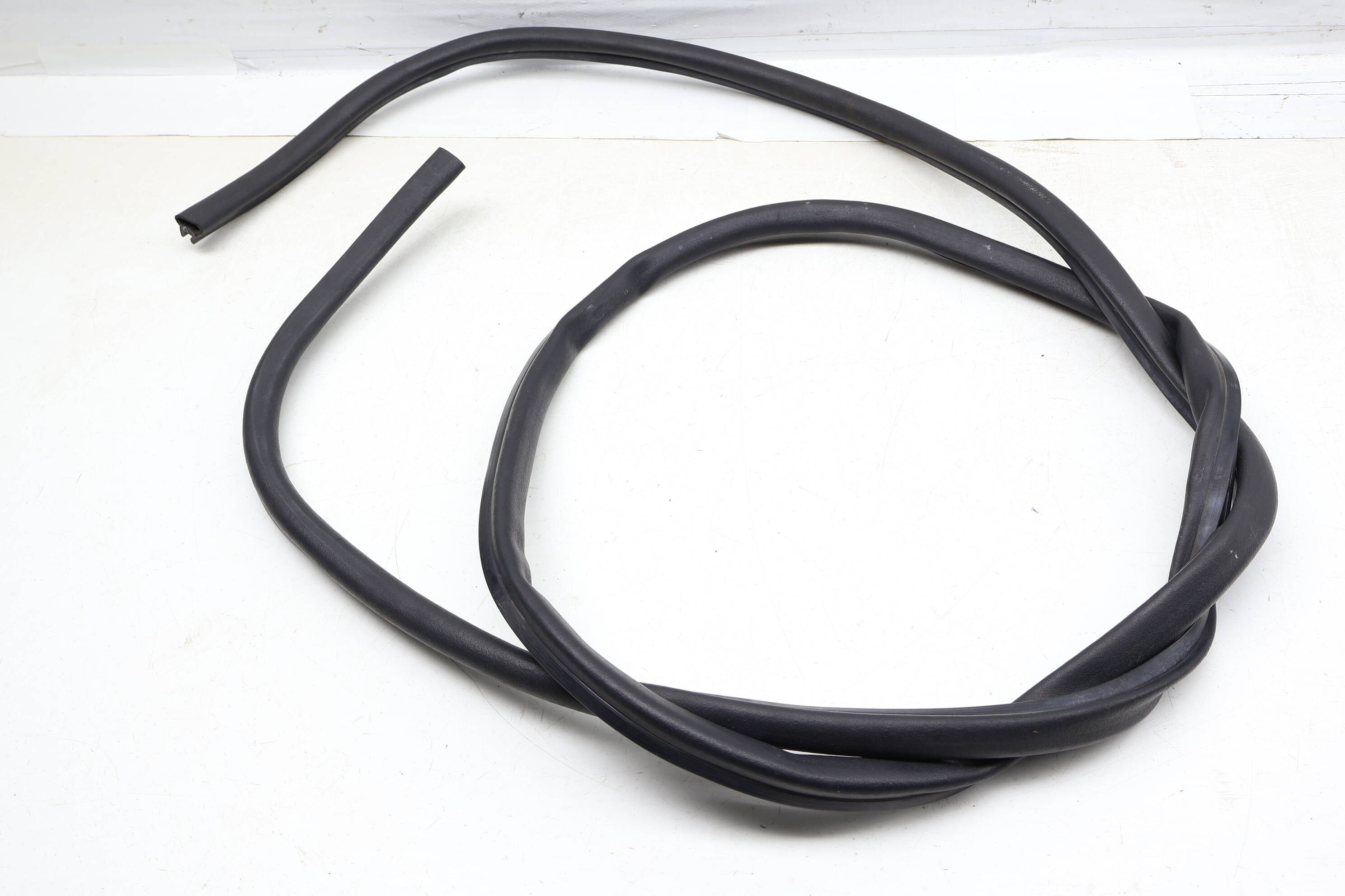 Hood Seal / Weather Stripping 51767019779