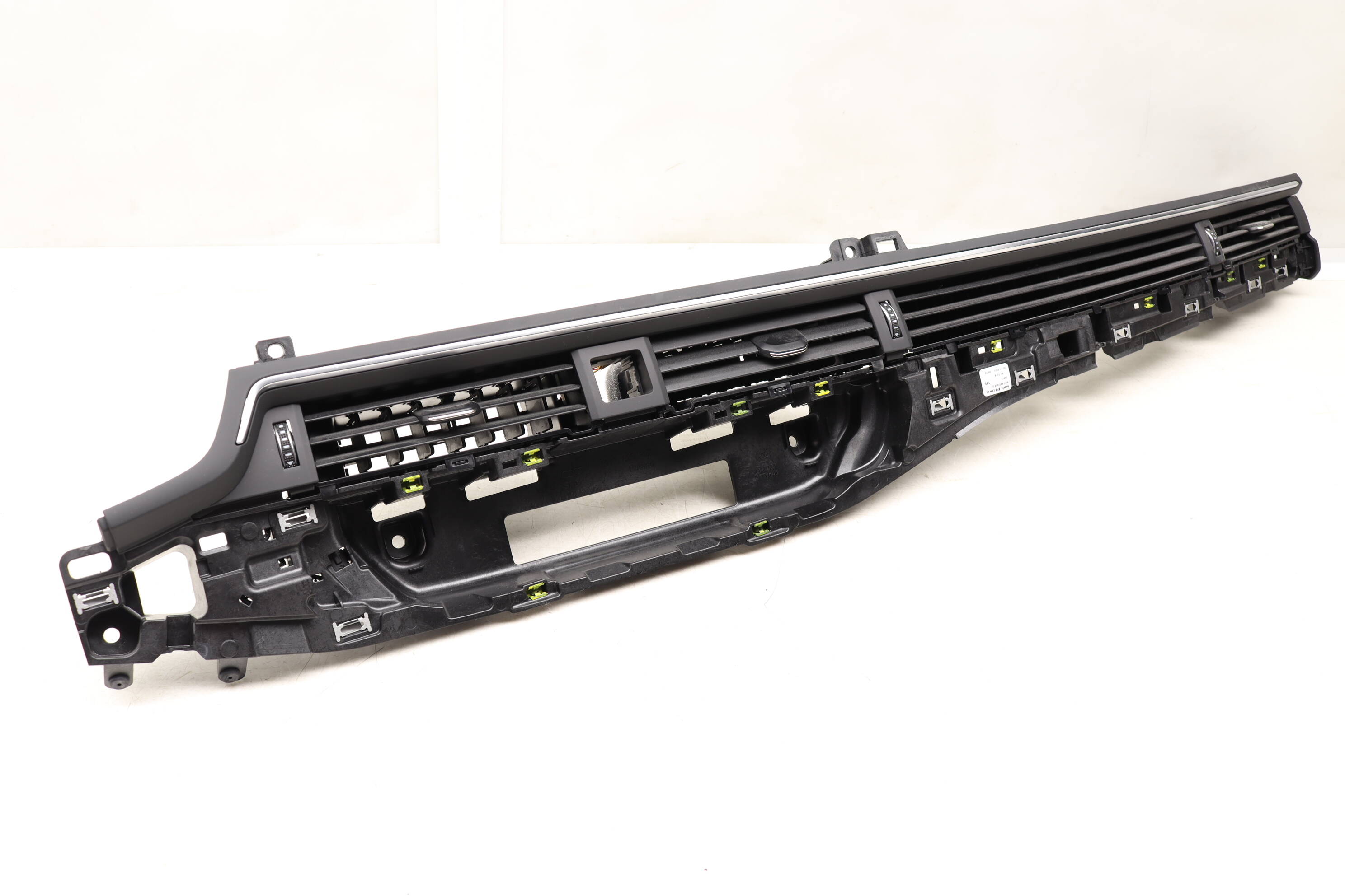 Dash&#x20;Air&#x20;Vent&#x20;Assembly&#x20;&#x28;Center&#x29;&#x20;8W1820902D