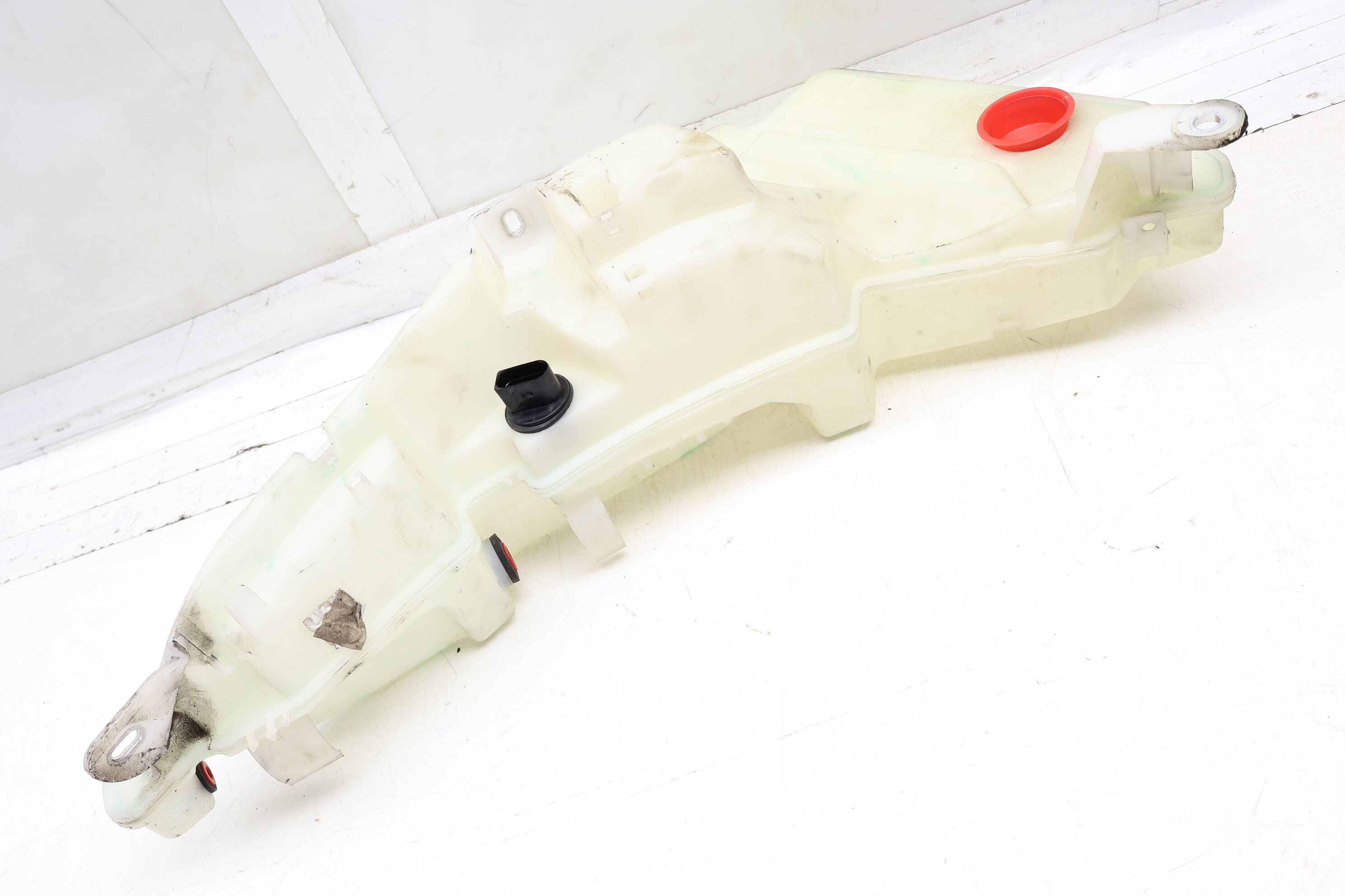 Lower Windshield Washer Reservoir / Tank 4F0955453R