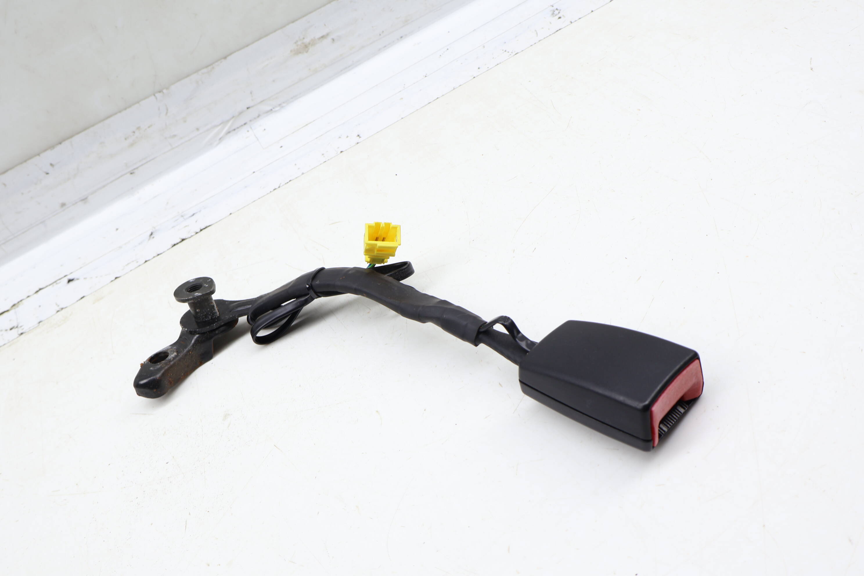 Seat Belt Buckle Receiver / Clip 3B0858471K