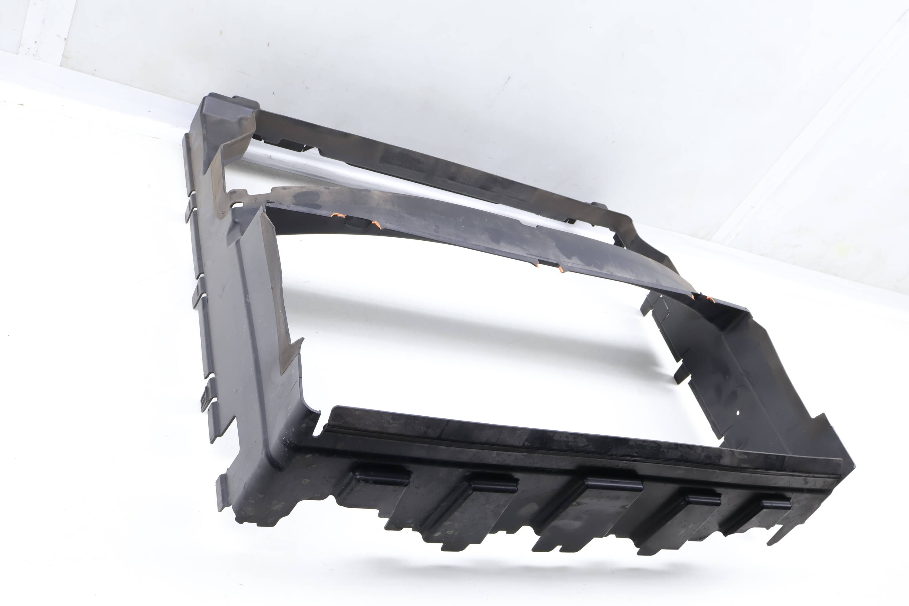 Radiator Shroud / Frame FPLA8C464A