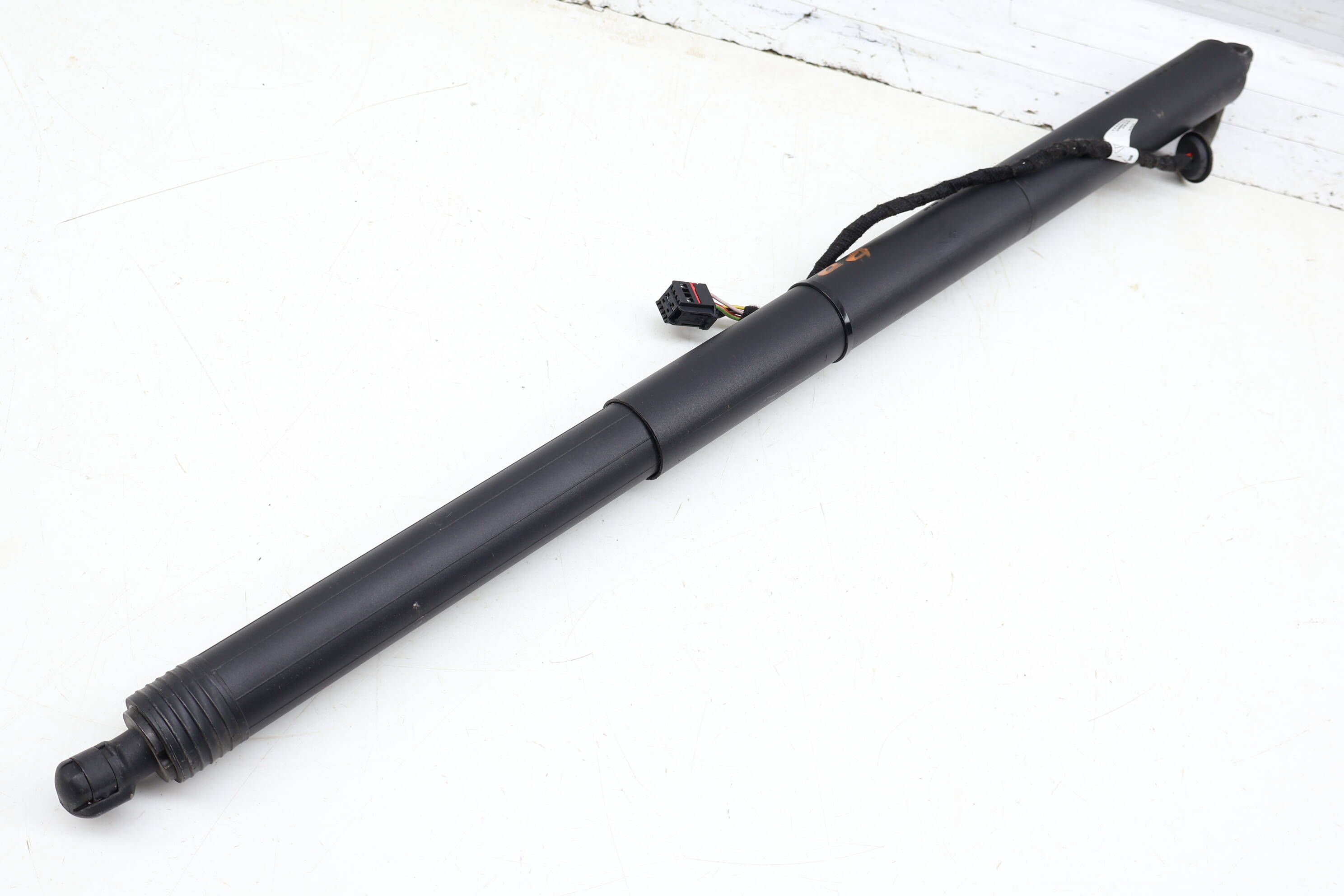 Trunk Hatch Strut / Shock 7P5827851M