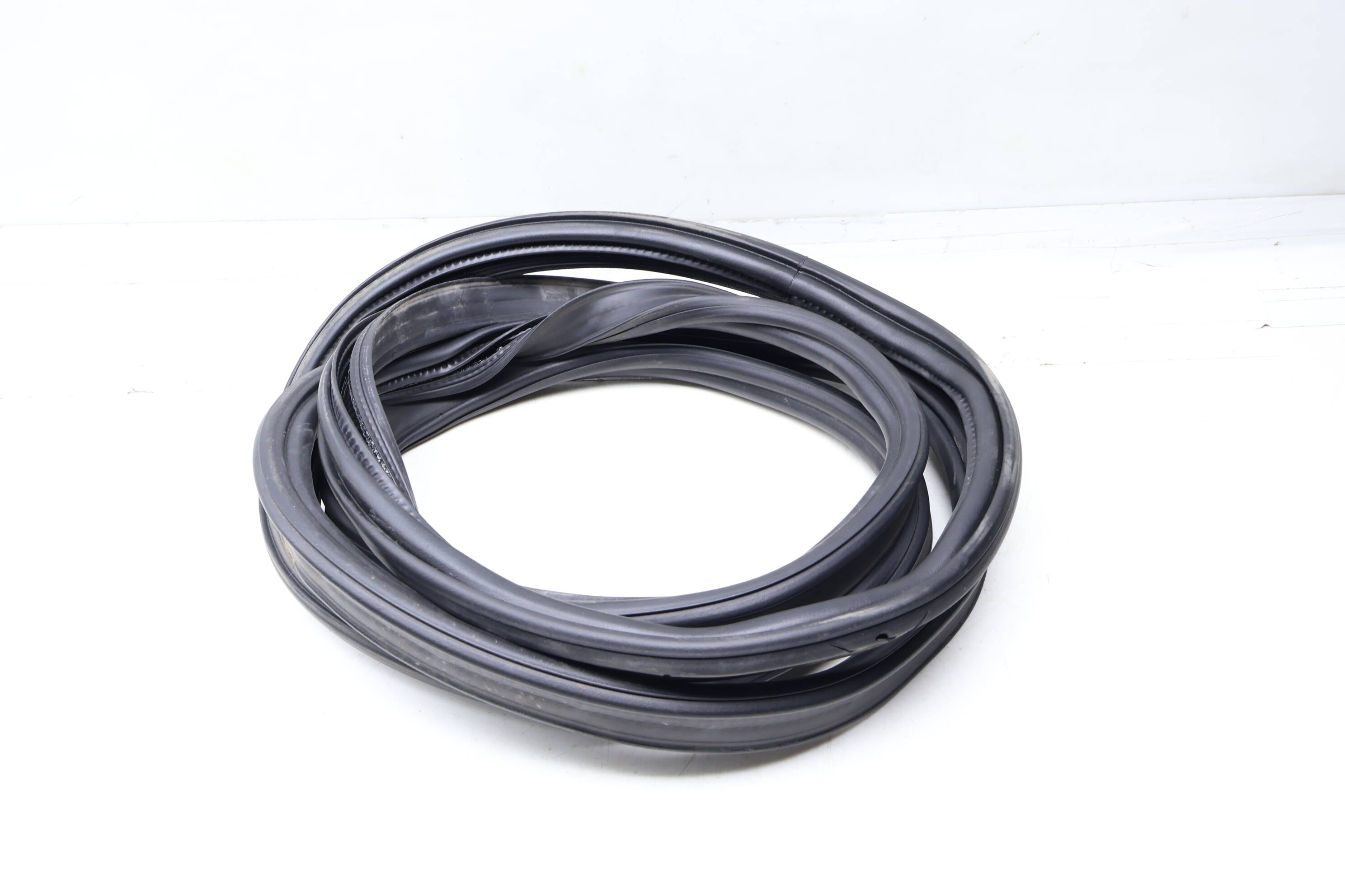 Trunk Hatch Seal / Weather Stripping 9Y0827705C