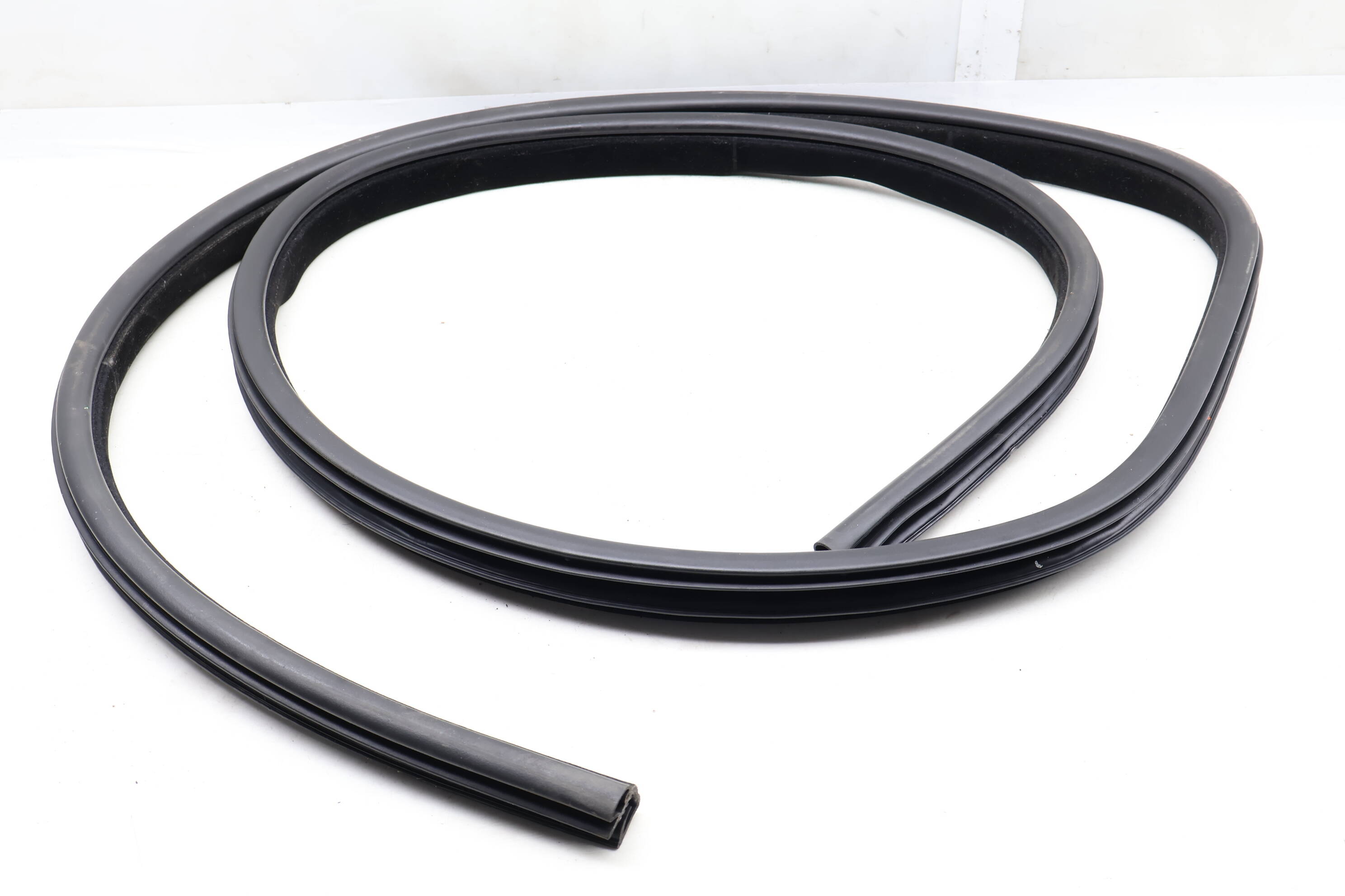 Door Seal / Weather Stripping (Inner) LR053807