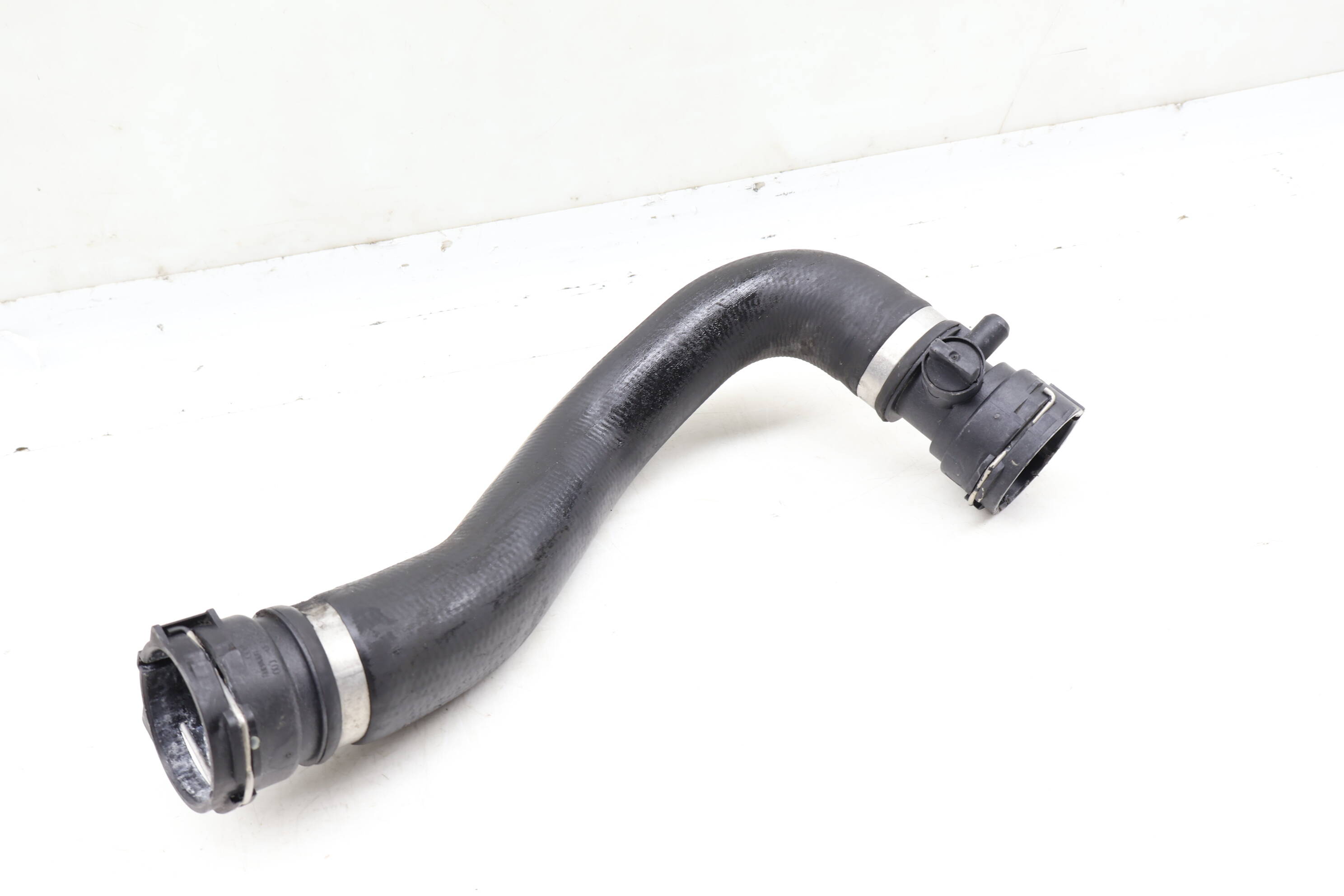 Lower&#x20;Radiator&#x20;Coolant&#x20;Hose&#x20;&#x2F;&#x20;Line&#x20;4F0121055F