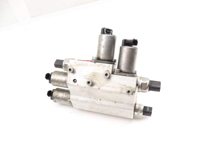 BMW ピンズセット BMW Dynamic Drive Suspension Valve Block 37206781487