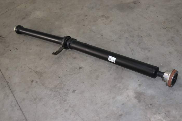 Driveshaft / Propeller Shaft 80A521101B main product photo