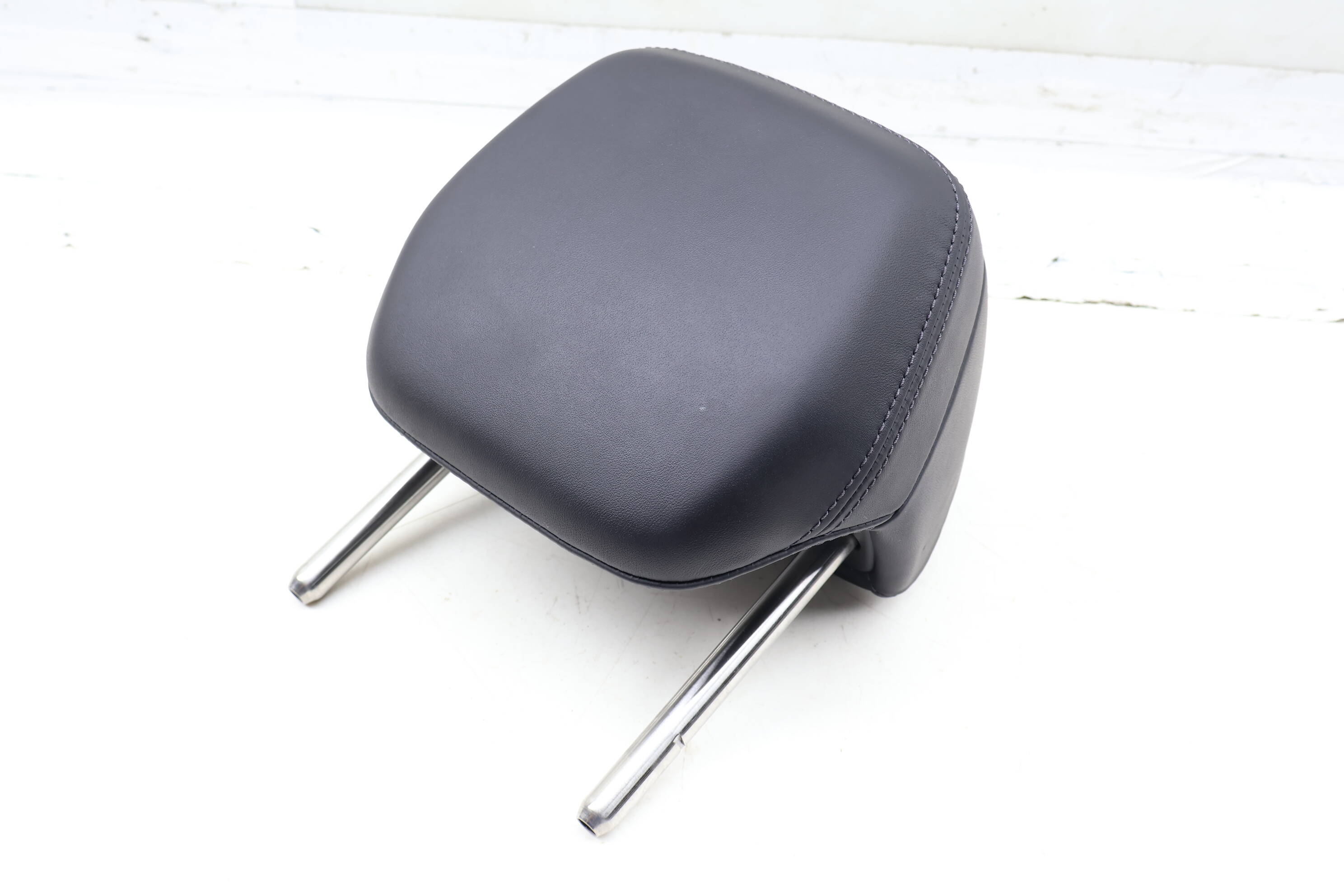 Center Headrest / Head Rest 7P5885900J 95852290020