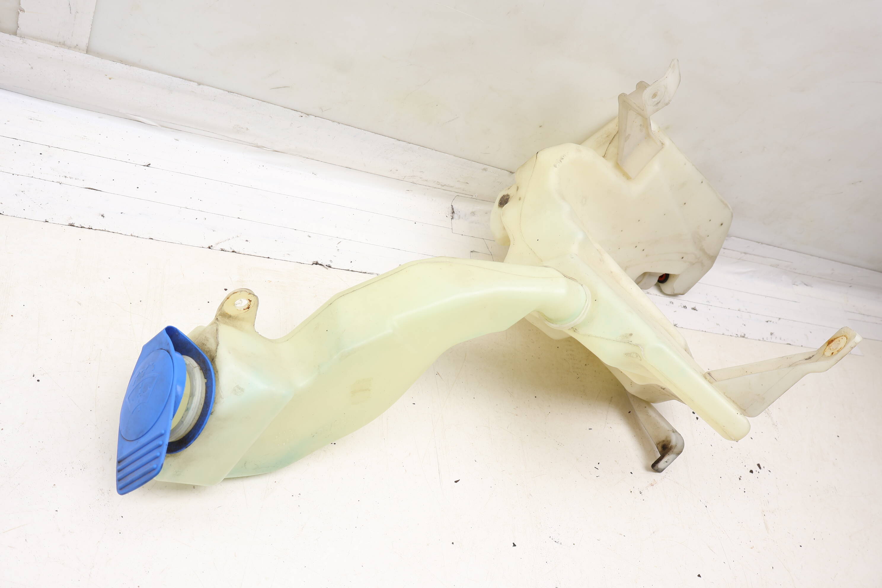 Windshield Washer Tank / Reservoir 3B0955453AF