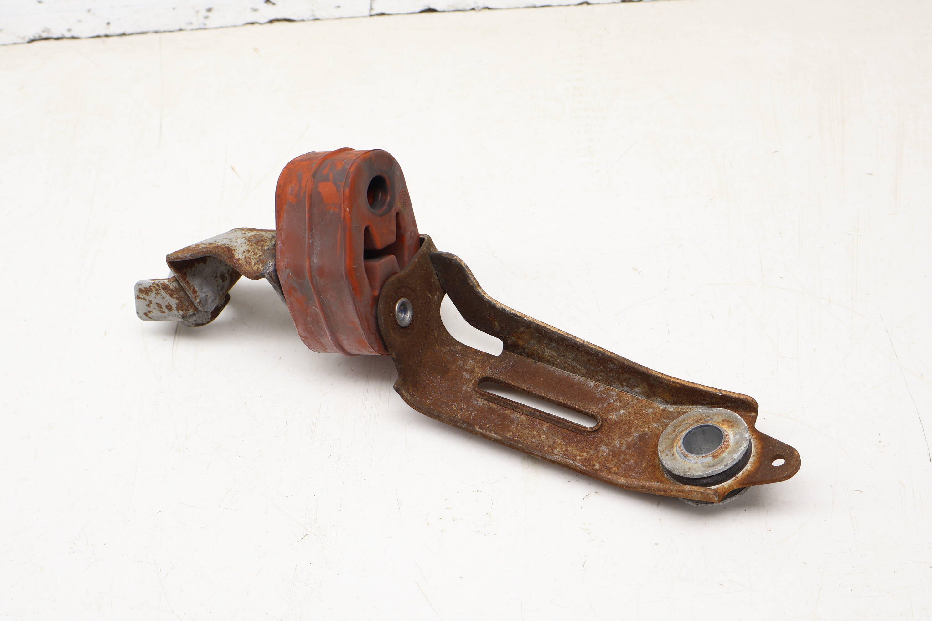 Exhaust Hanger / Rubber Mount / Bracket 97011115100