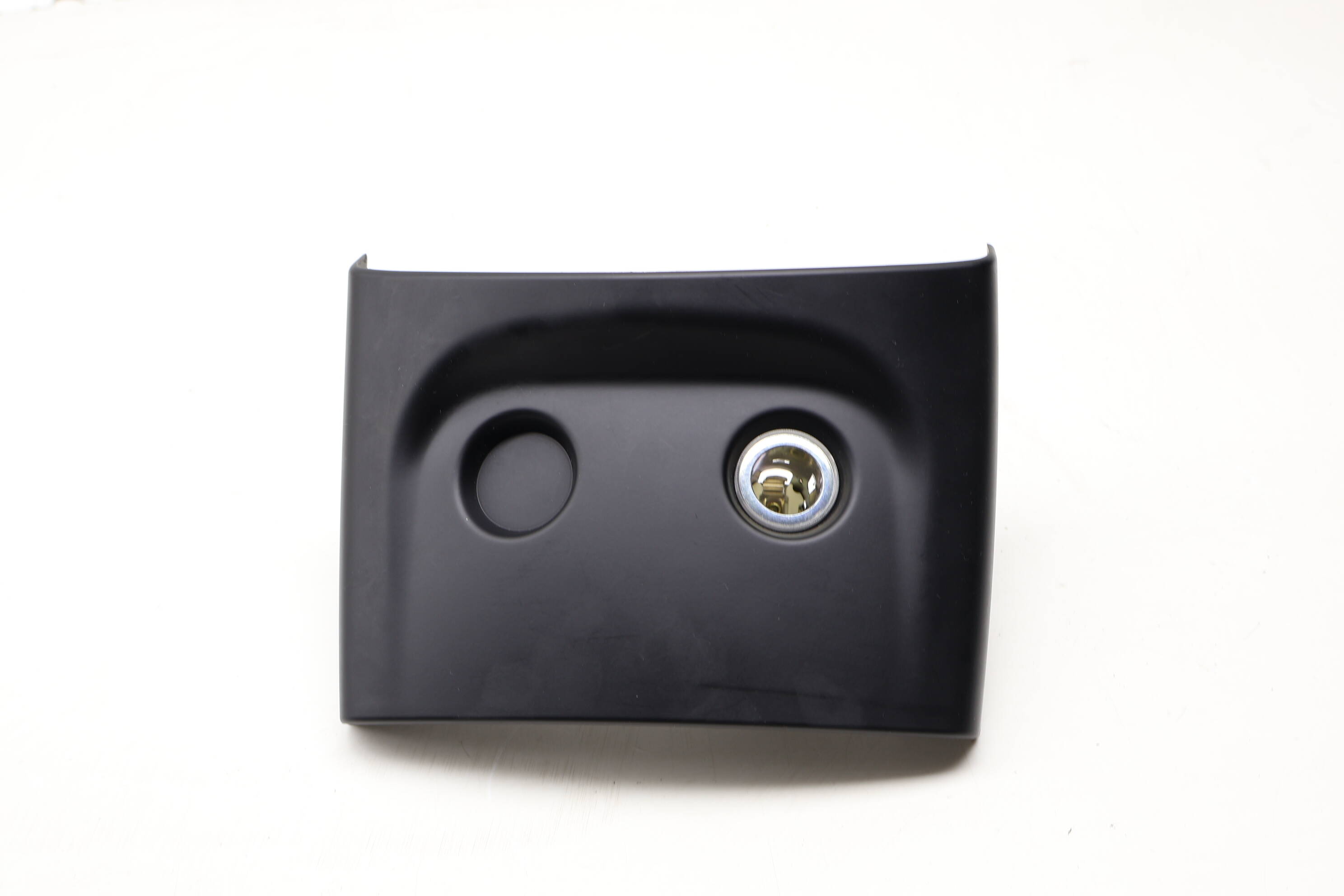 Center Console Trim / Power Outlet 7P5863440B 95855344002