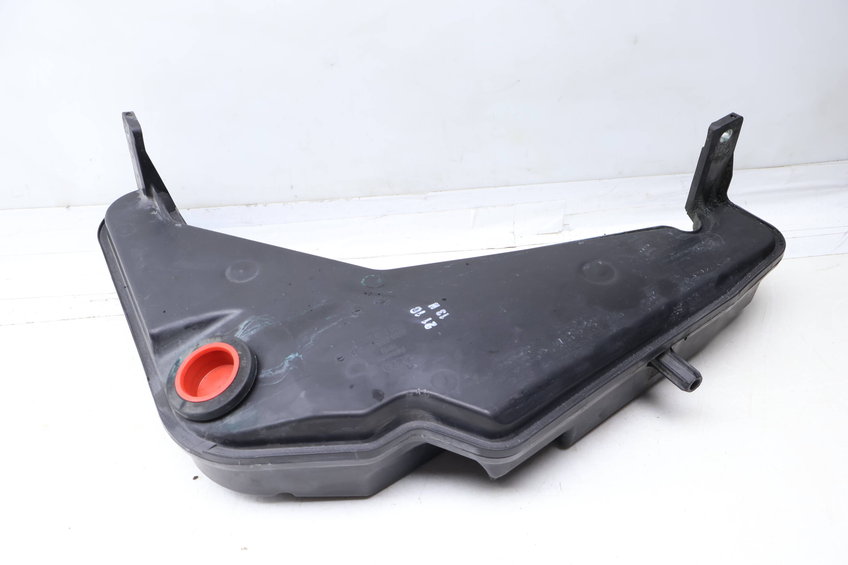 Windshield Washer Reservoir / Tank 8R0955453B