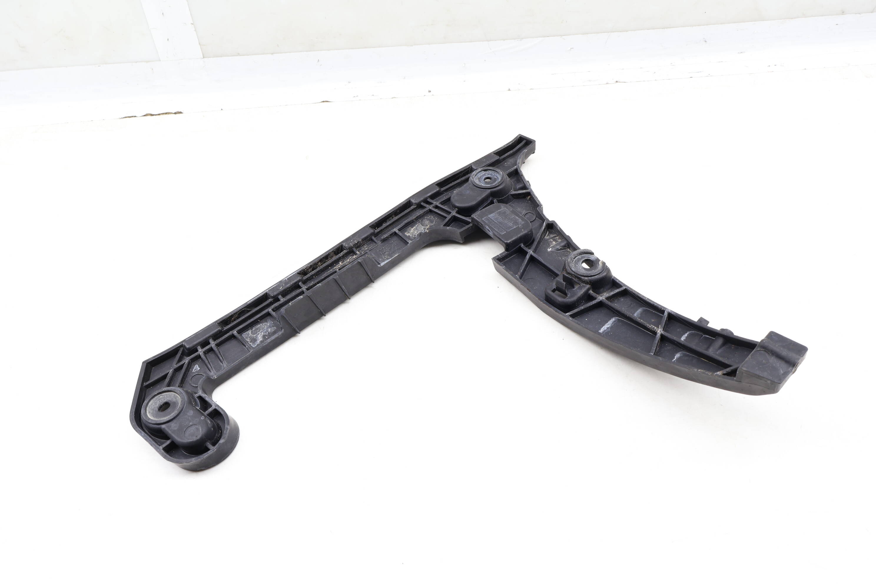 Bumper Guide / Mount Bracket 8W5807453