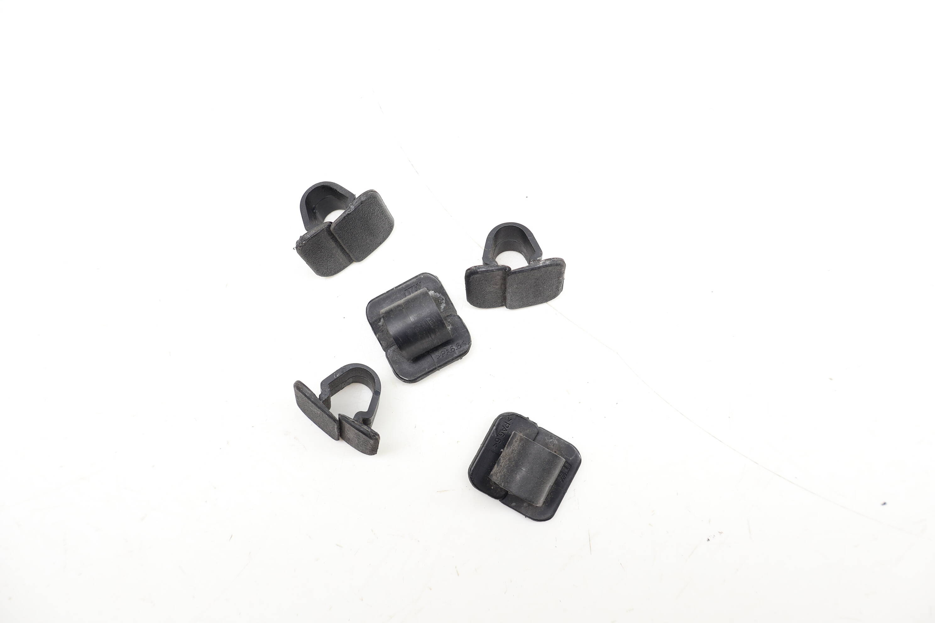 Hood Insulation / Sound Blanket Clip Set (5) 8E0863727A