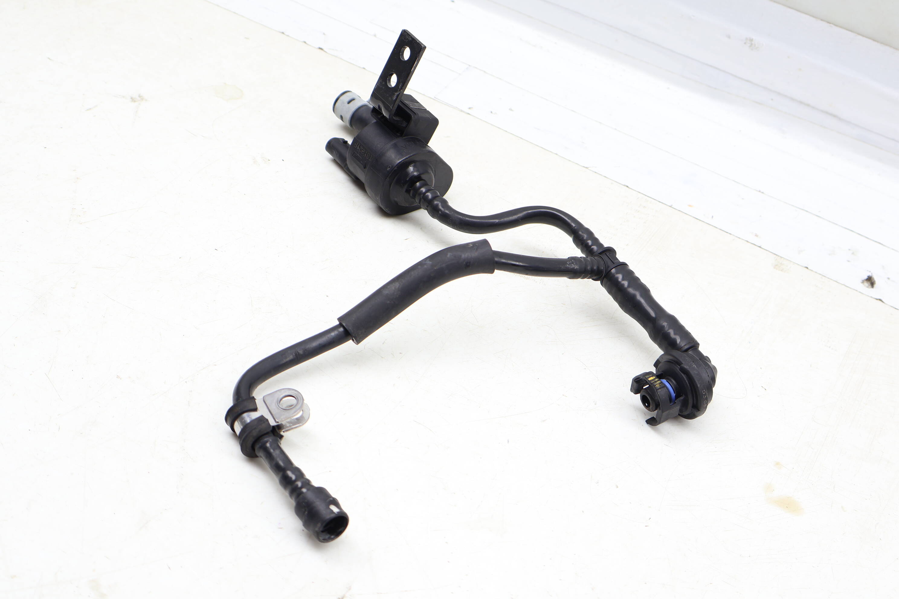 みる　0331 Audi Vacuum Line / Hose Set W/ Purge Valve 06H133781CL
