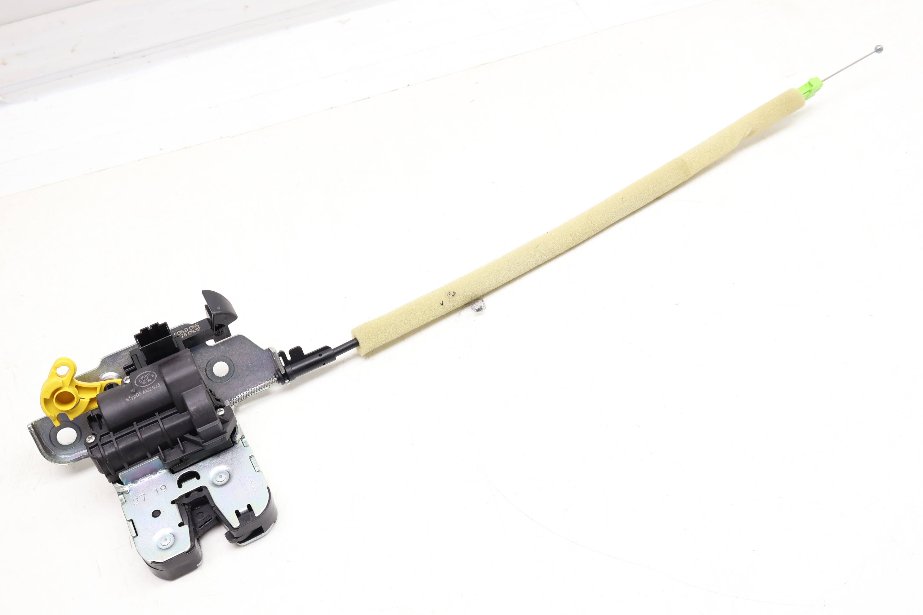 Trunk Latch / Lock 5TA827506D