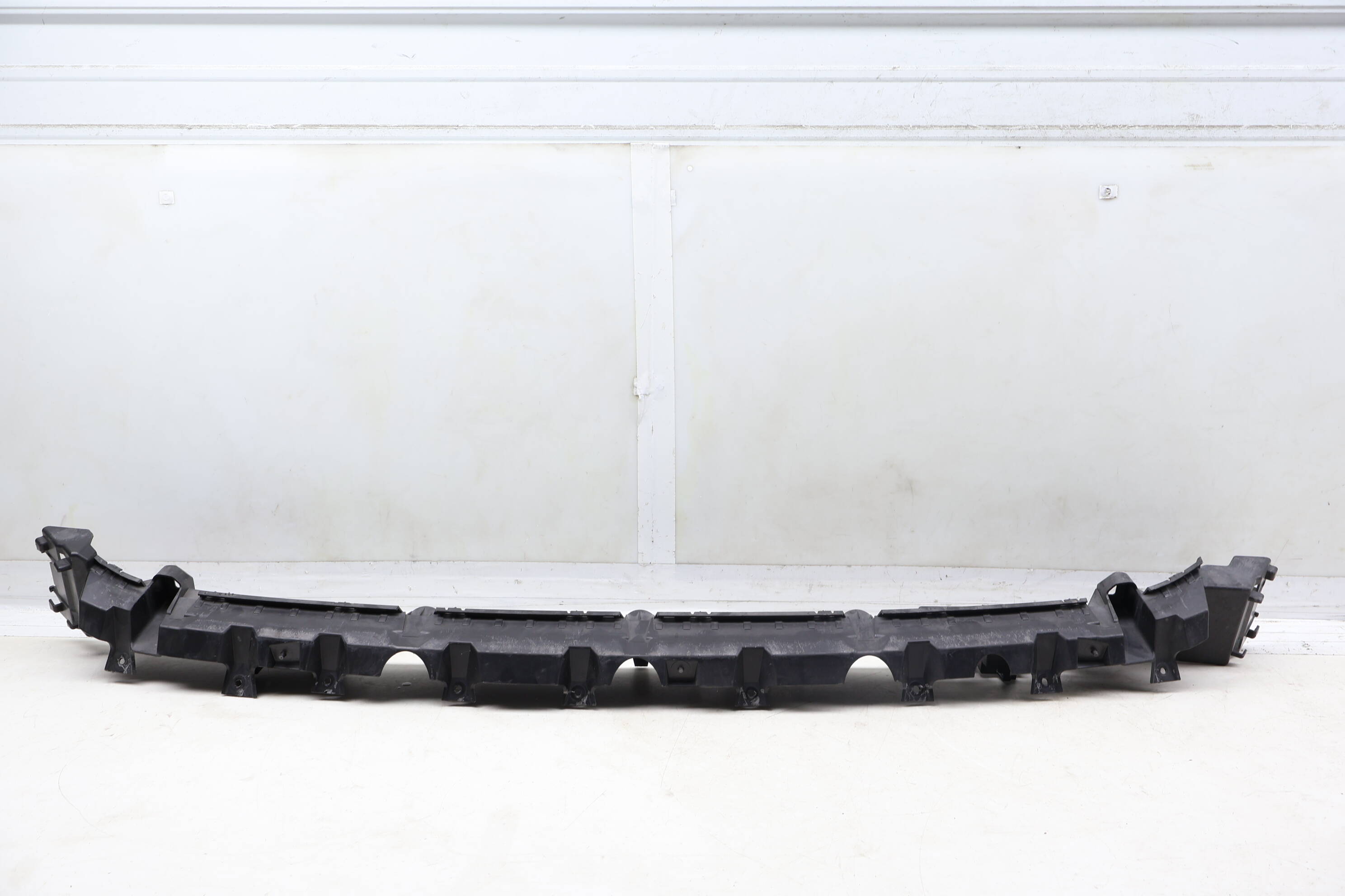 Bumper Mount Bracket (Center) 4M8807458