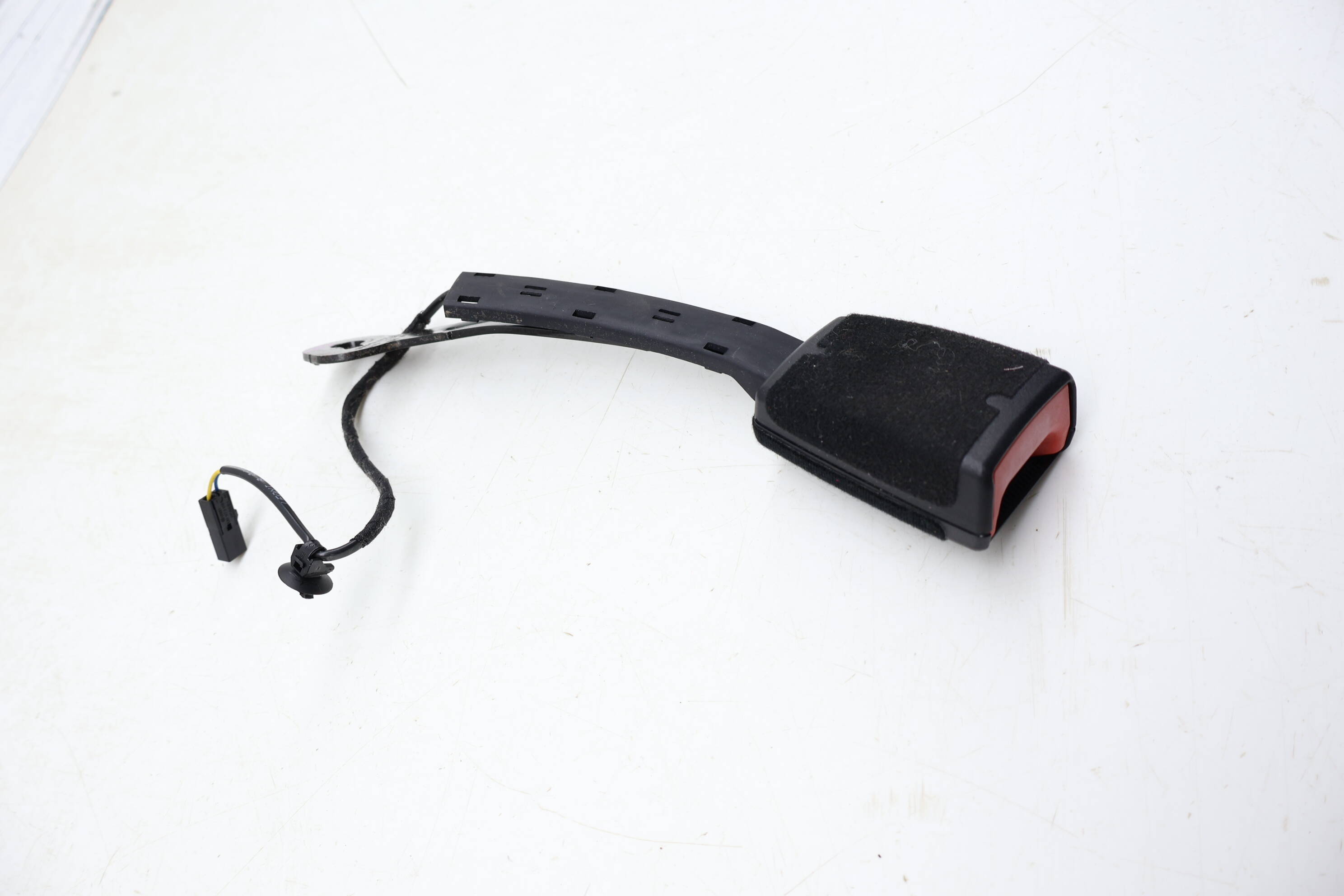 Seat Belt Buckle / Receiver 5GM857756B