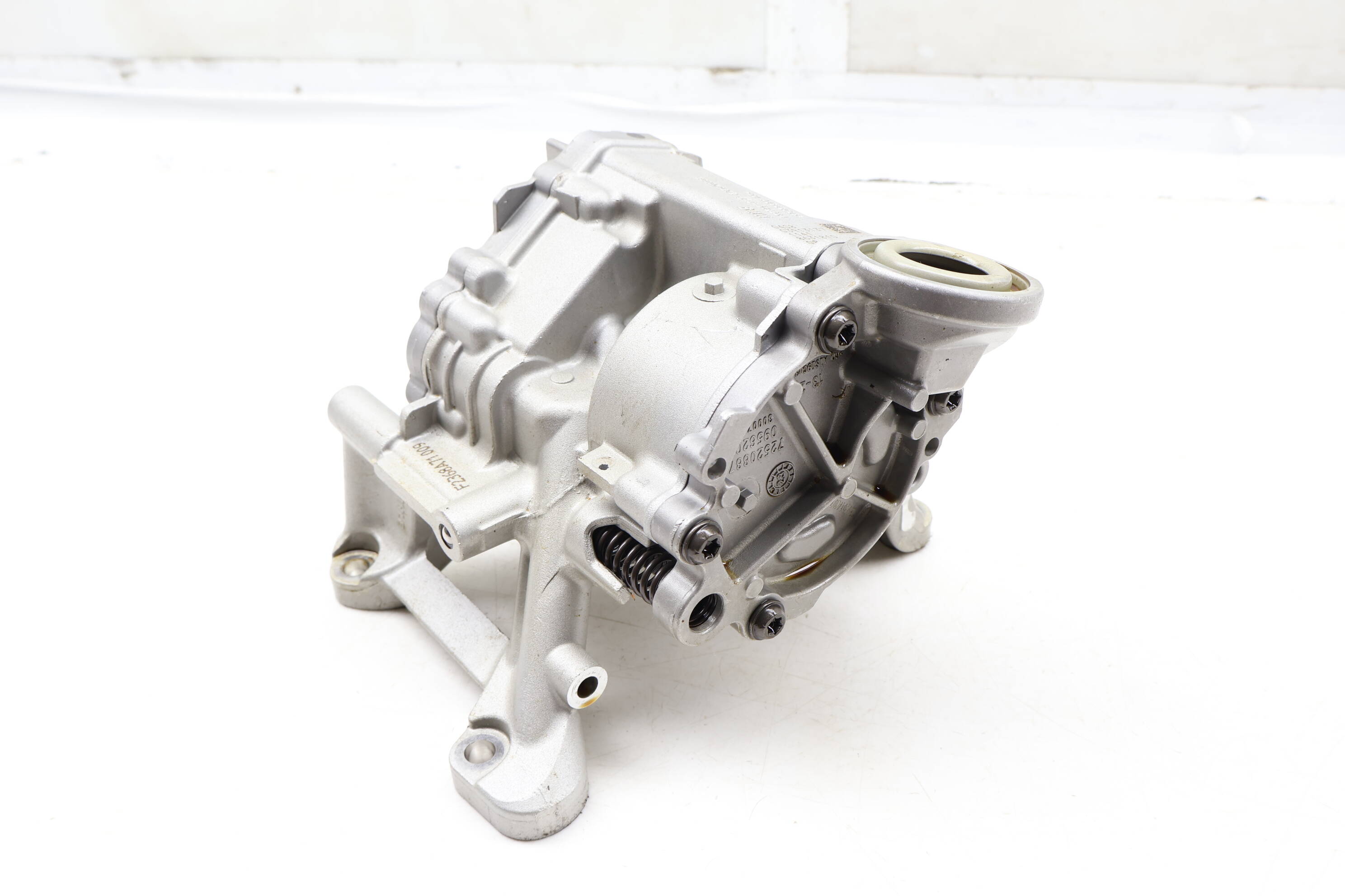 Engine Oil Pump 11418631810