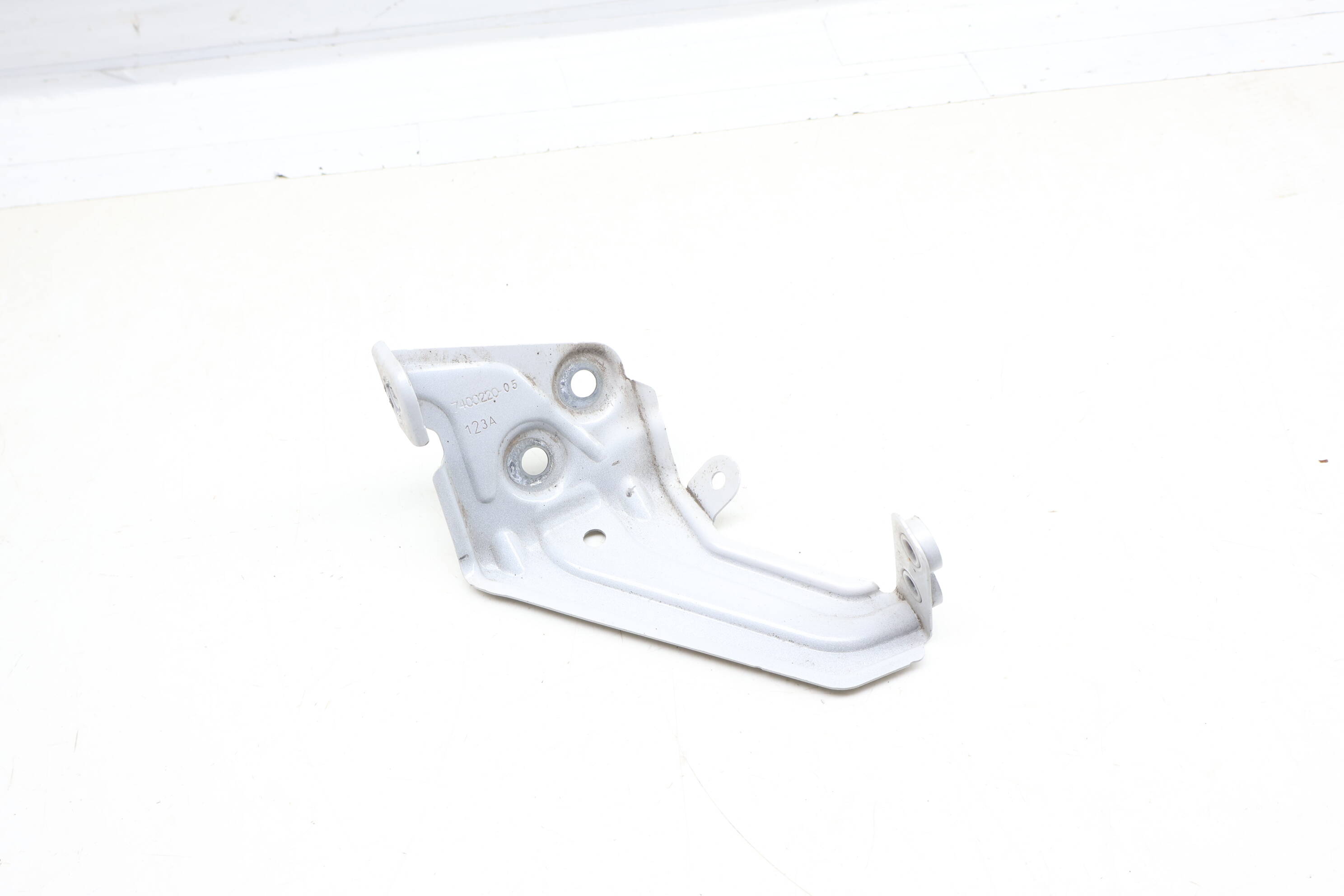 Fender Mount Bracket (Lower) 41357400220