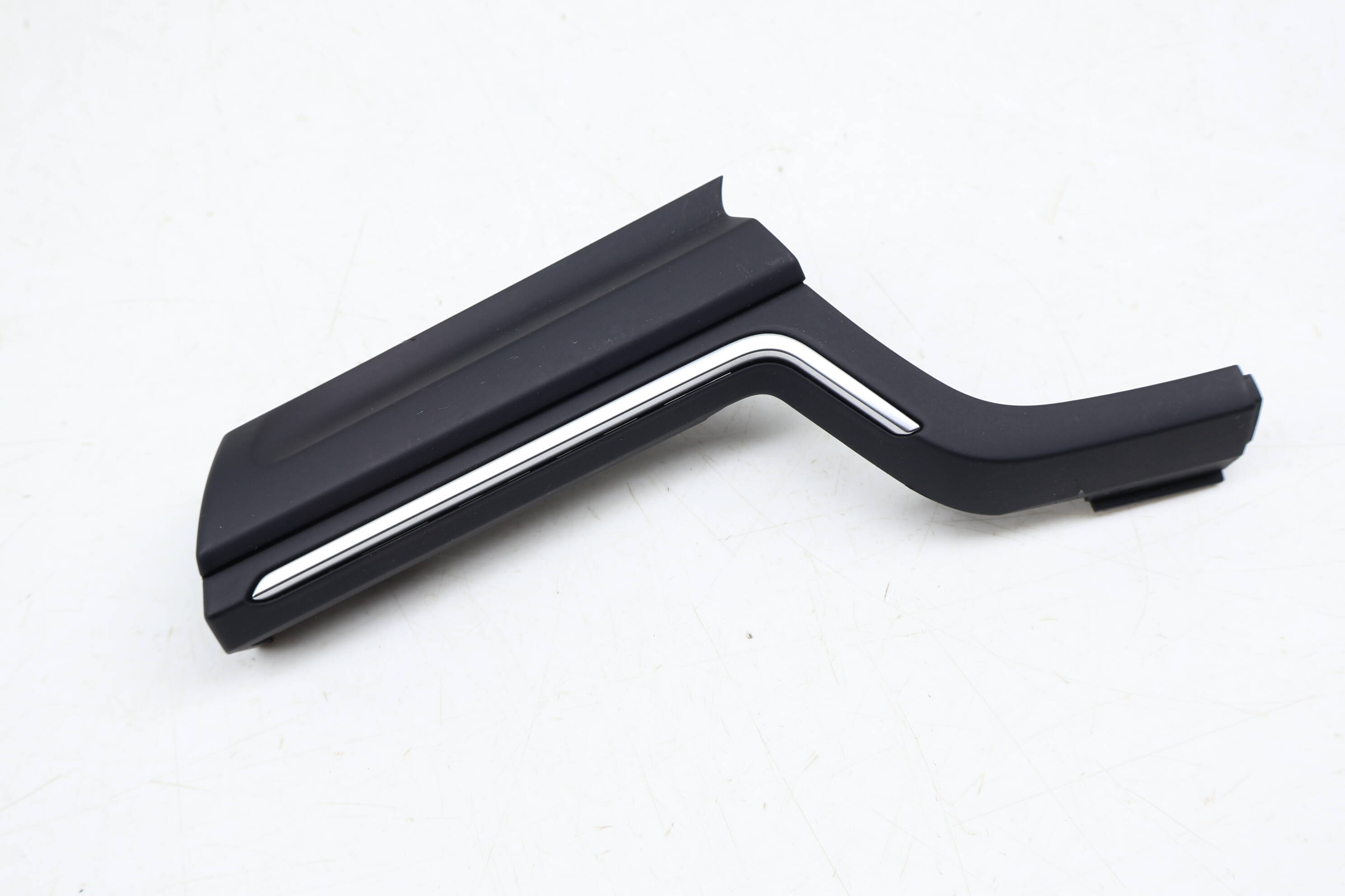 Dash / Air Vent Trim 8W1820901B