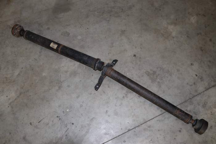 Driveshaft / Propeller Shaft 8E0521101M main product photo