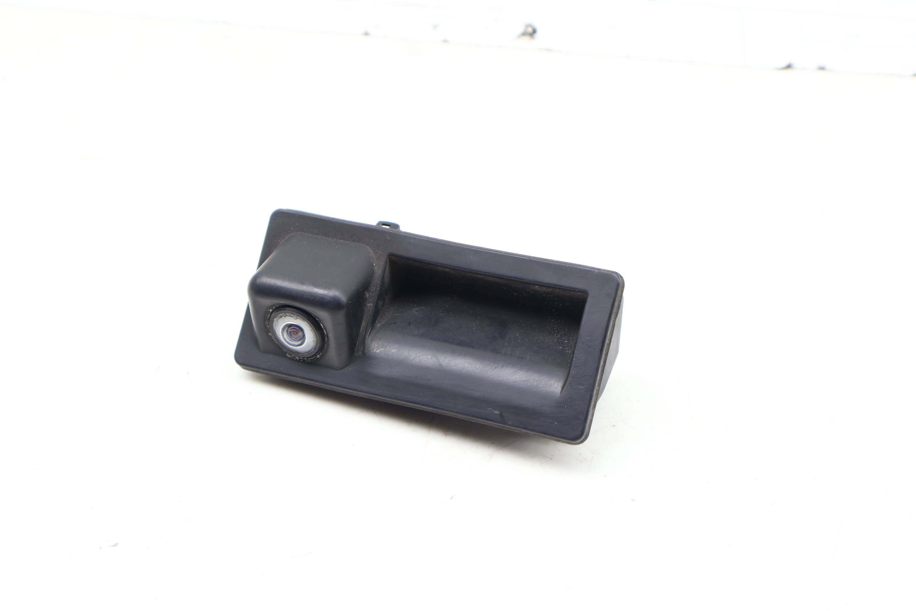 Trunk Release Handle W/ Backup Camera 7P6827566C