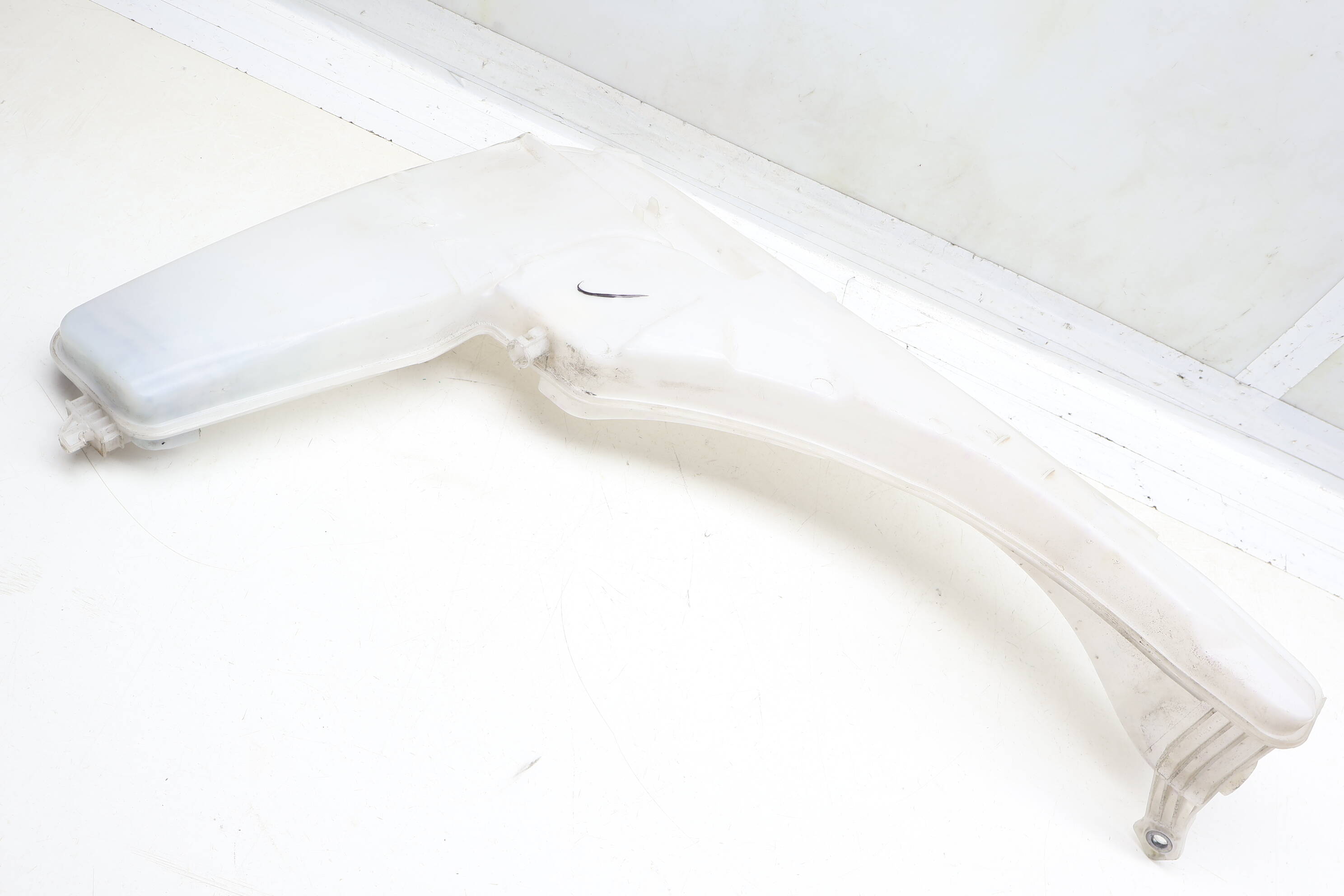 Windshield Washer Reservoir / Tank 61667359184
