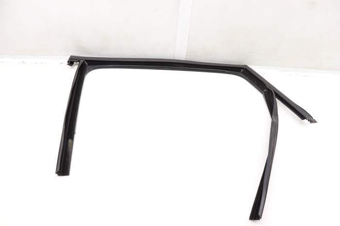 Door Window Glass Channel / Seal 2GJ839431 main product photo