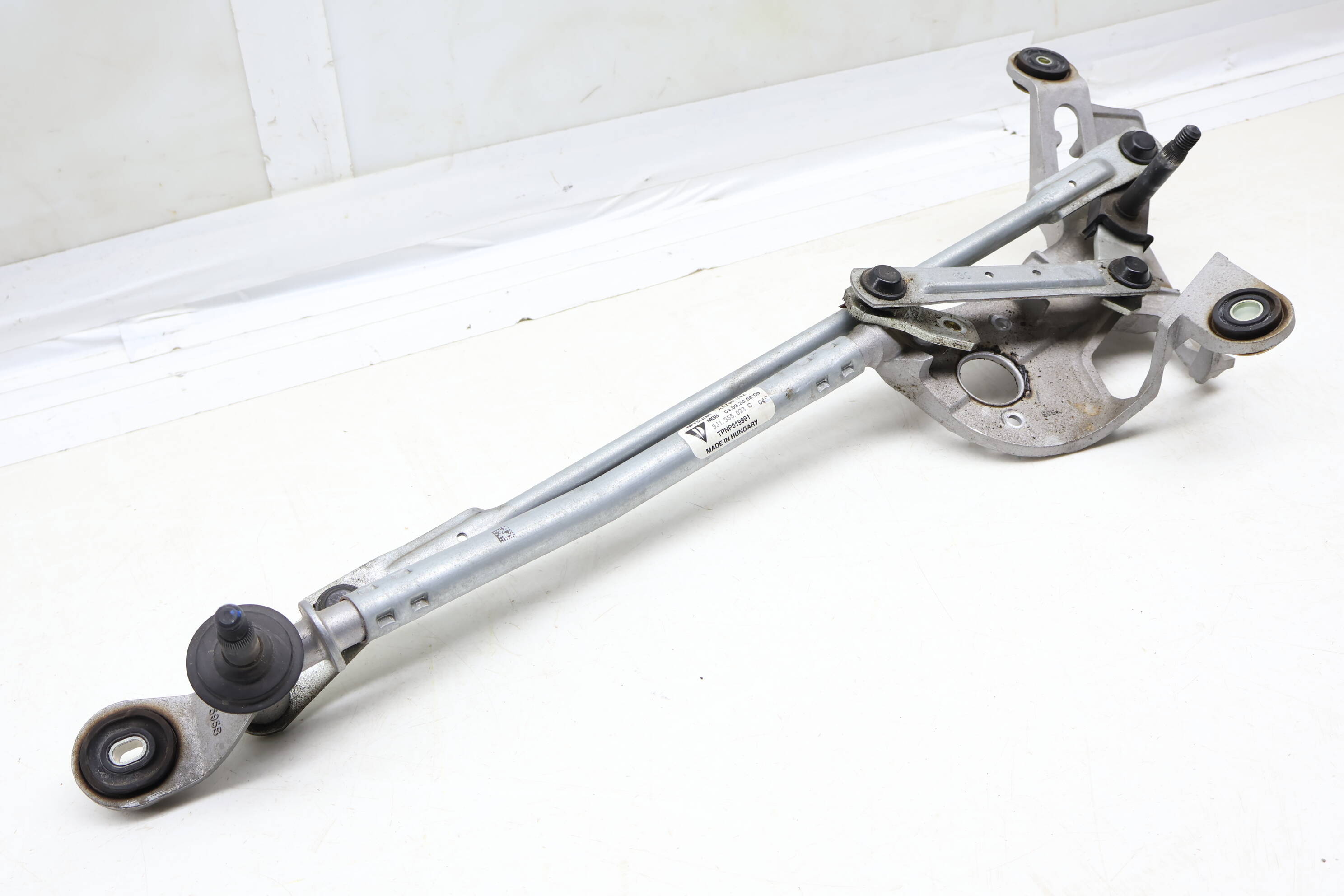 Windshield Wiper Transmission / Bracket 9J1955023C