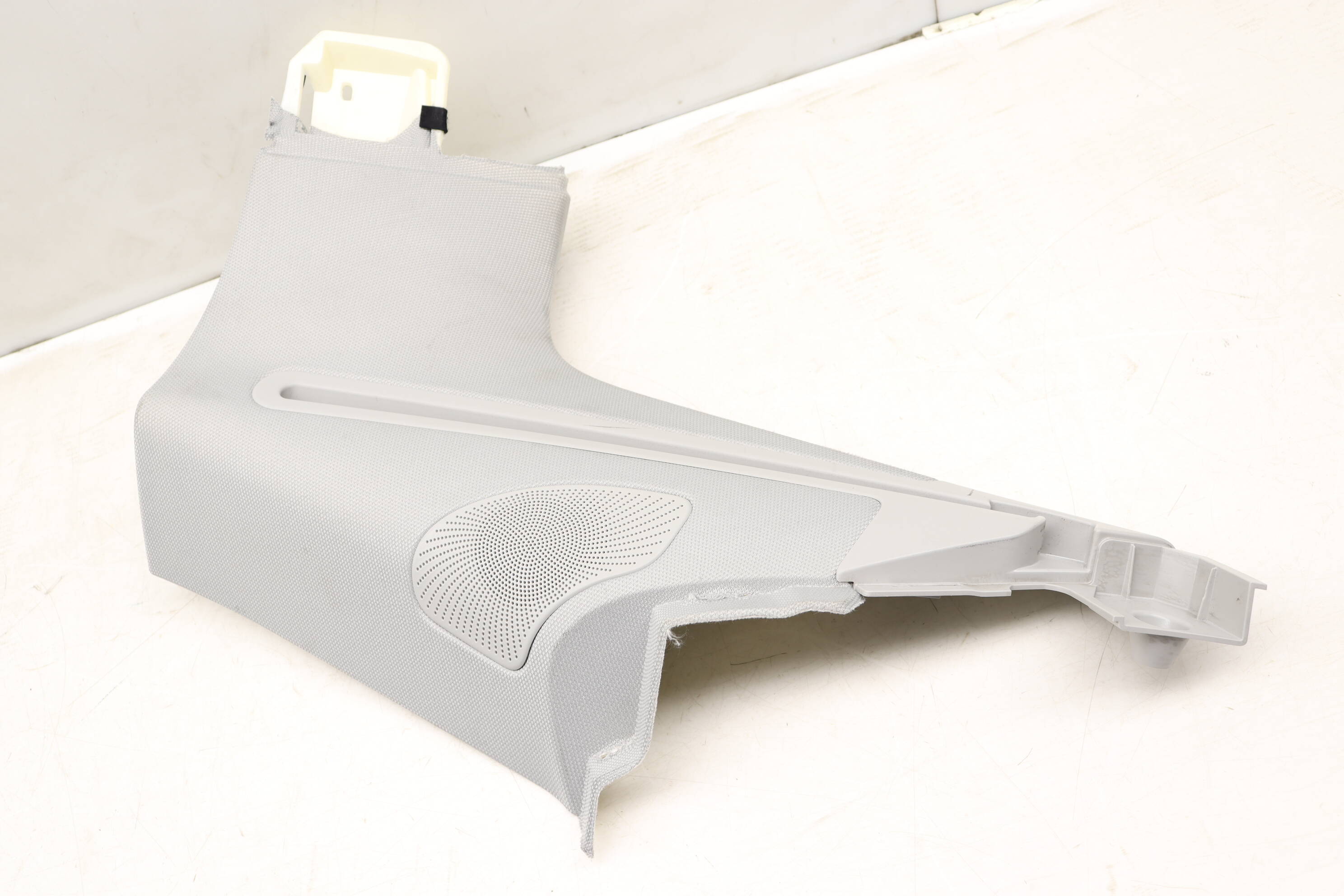 Upper&#x20;D&#x20;Pillar&#x20;Trim&#x20;&#x2F;&#x20;Lining&#x20;8K9867246A