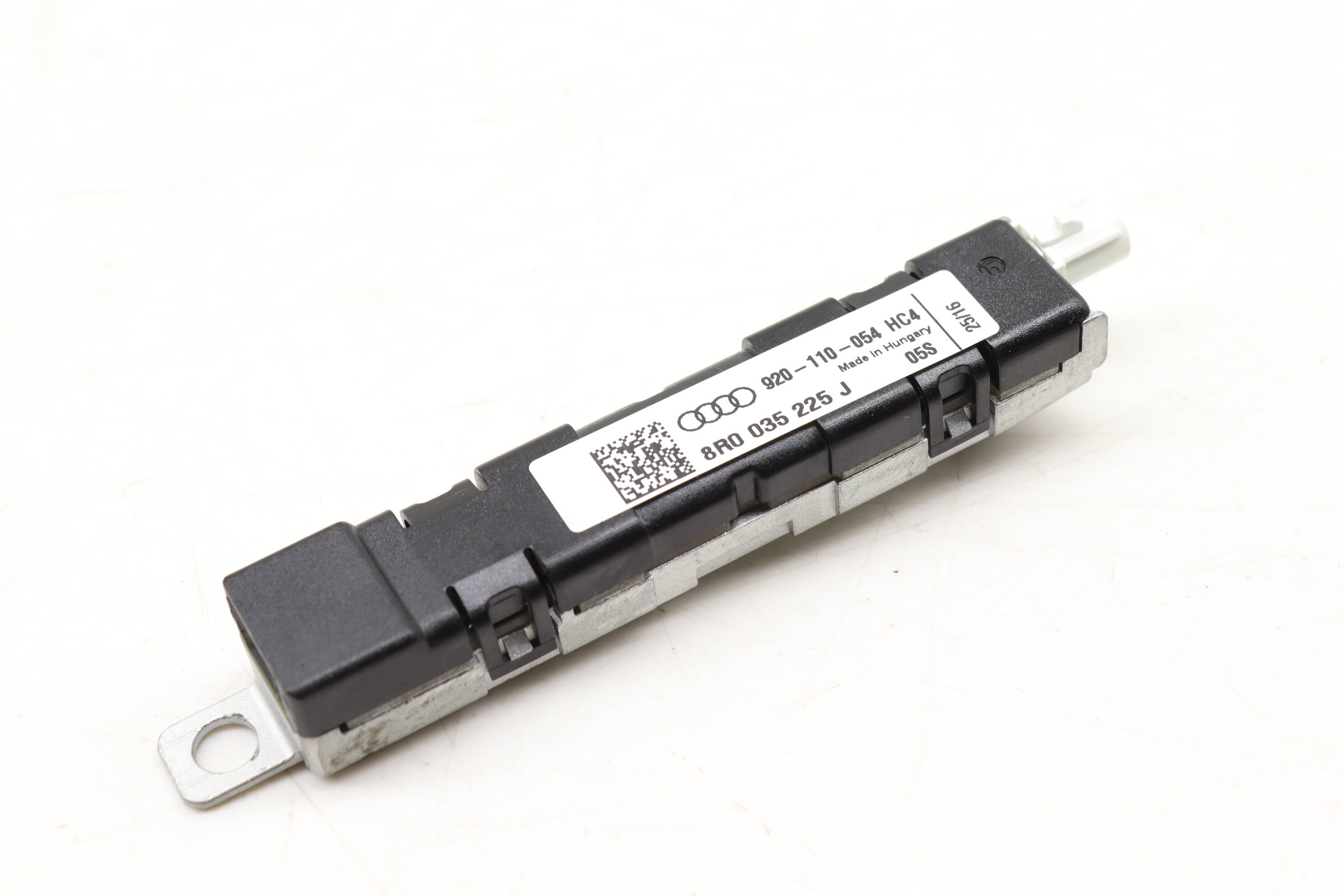 Upper Antenna Booster 8R0035225J