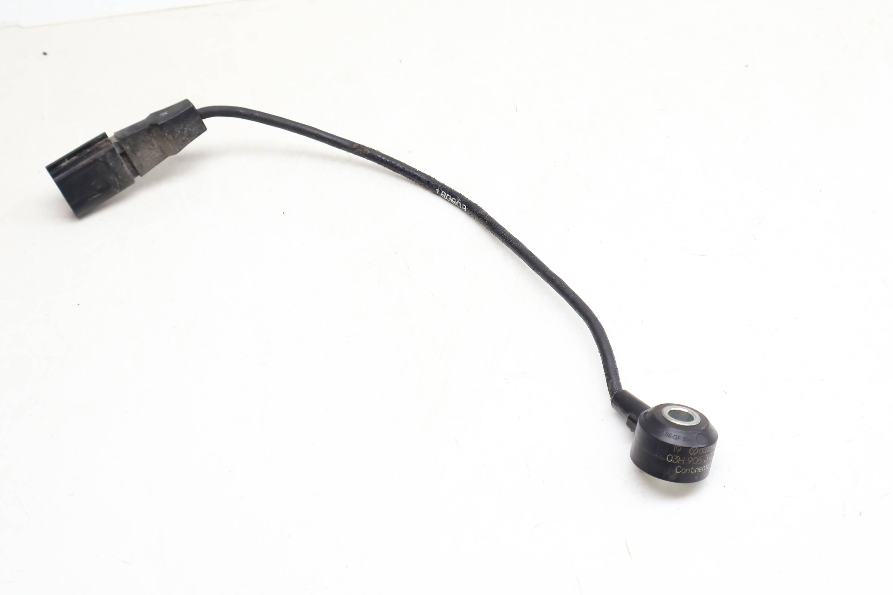 Engine Knock Sensor 03H905377A 95560612521