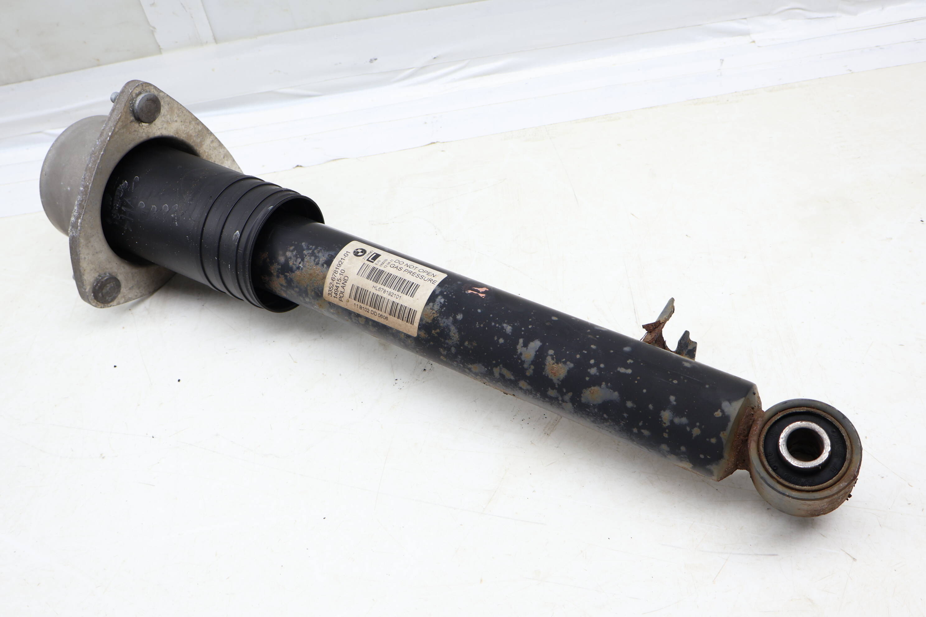 Strut / Shock Absorber 33526781921