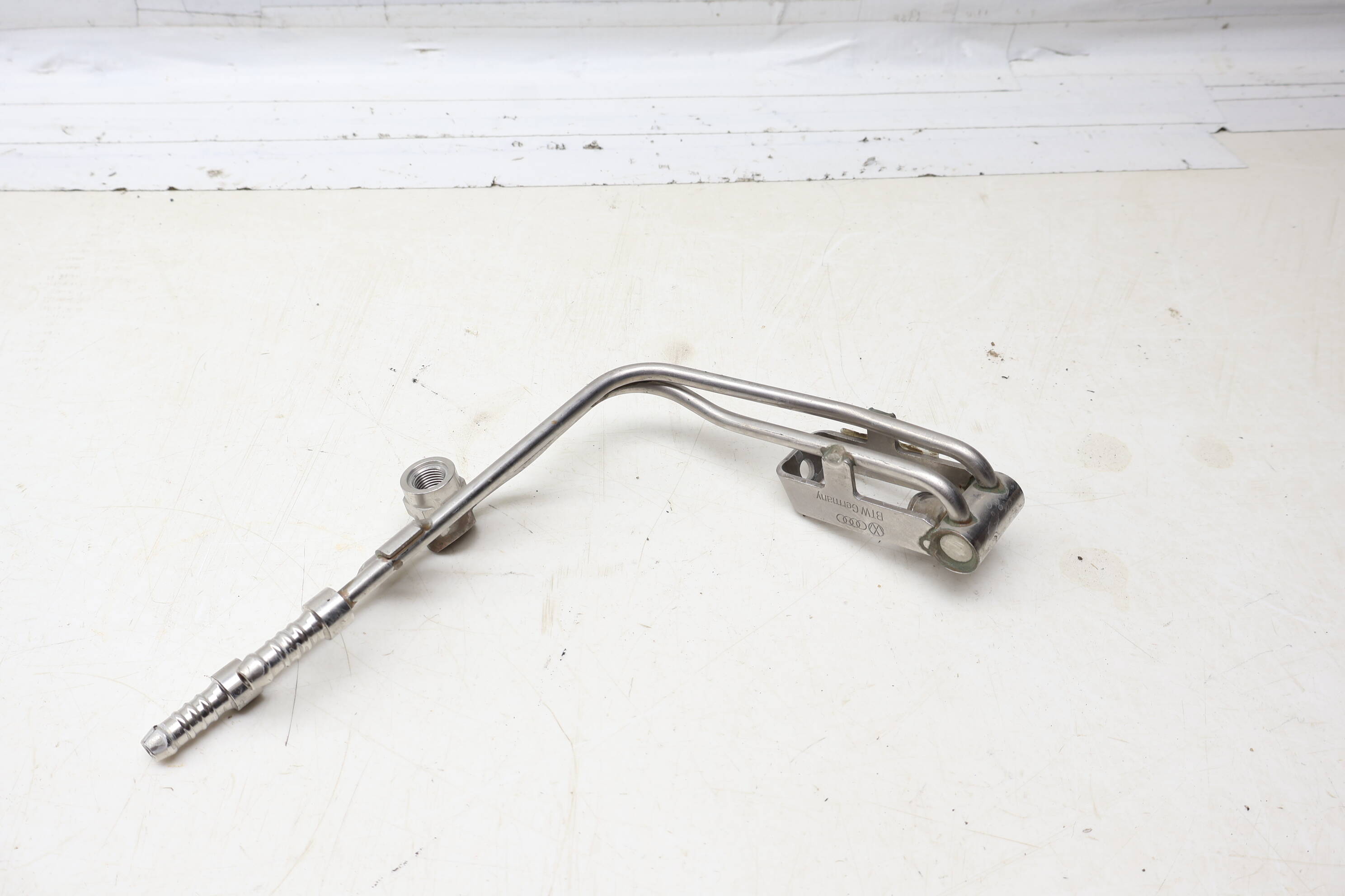 Fuel Line / Pipe 06H133681A